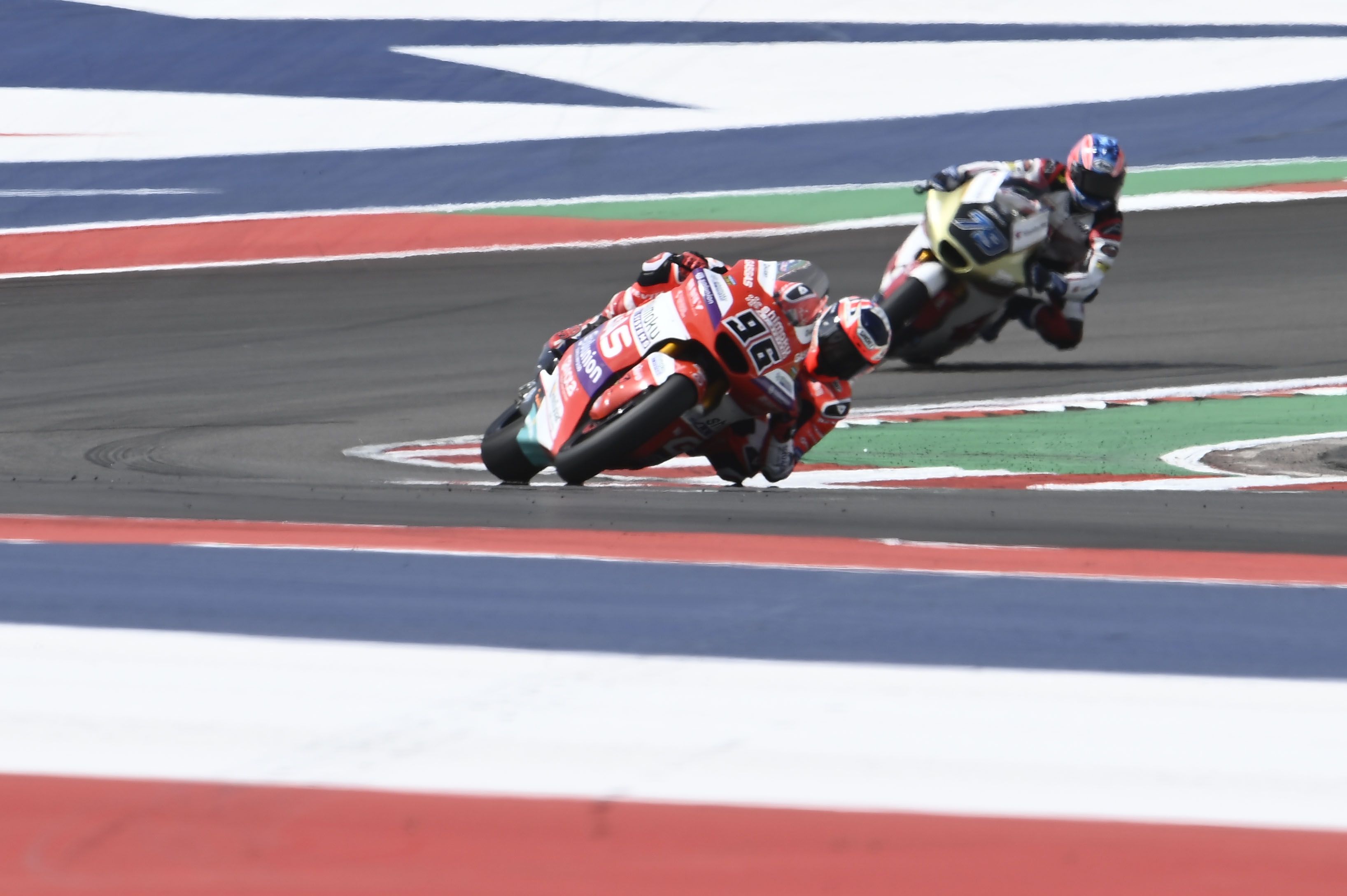Jake Dixon perseguido por Ai Ogura, Moto2 Américas 2022