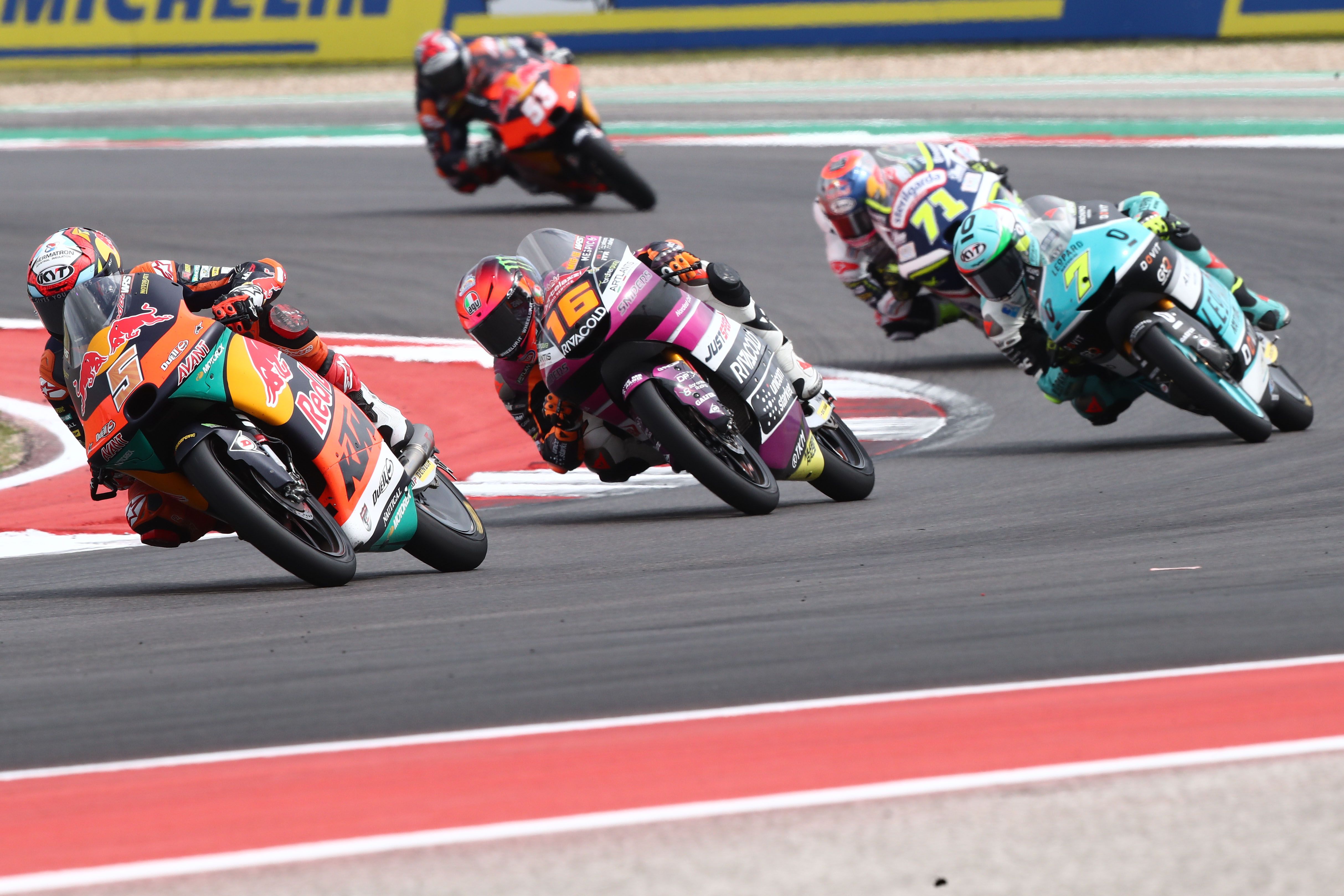 Jaume Masià seguido por Andrea Migno, Dennis Foggia, Ayumu Sasaki y Deniz Oncu, Moto3 Américas 2022