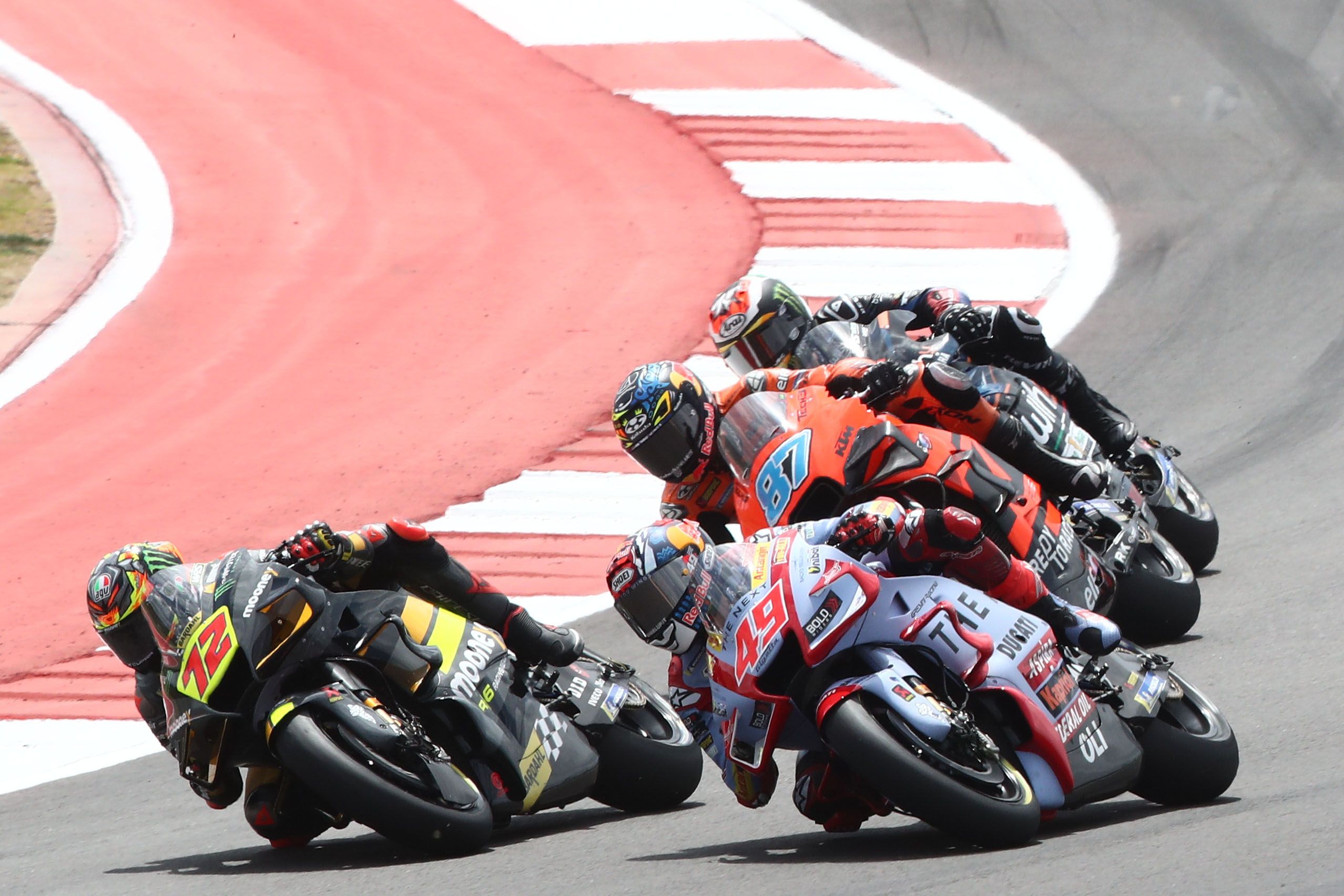 Marco Bezzecchi supera a Fabio Di Giannantonio ante Remy Gardner y Darryn Binder, MotoGP Américas 2022