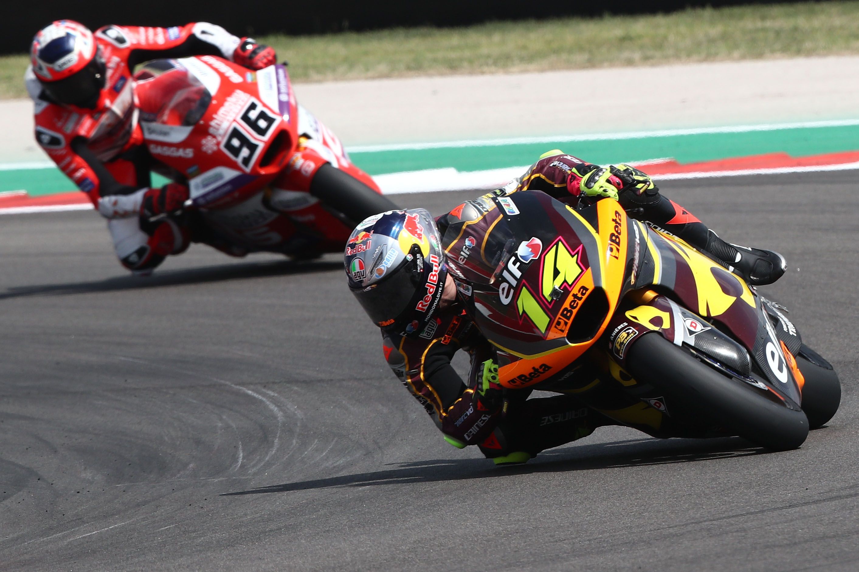 Tony Arbolino seguido por Jake Dixon, Moto2 Américas 2022
