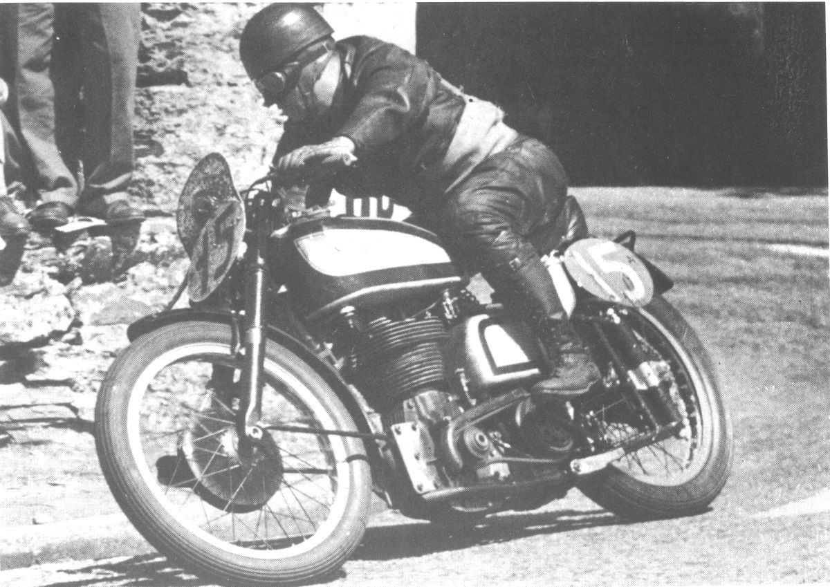 Harold Daniell con la Norton en la carrera de la Isla de Man de 1949. Fuente: Maurice Büla Collection © FIM
