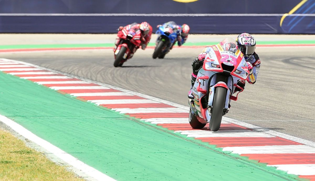 Enea Bastianini se escapa de Jack Miller y Álex Rins, MotoGP Américas 2022 Enea Bastianini se escapa de Jack Miller y Álex Rins, MotoGP Américas 2022