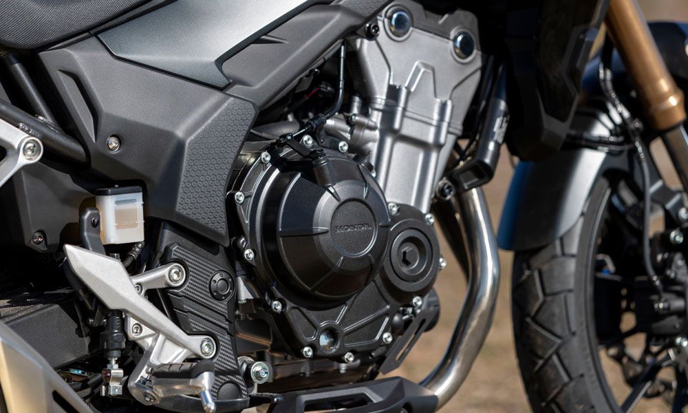 El motor de la Honda CB500X apenas ha cambiado y está al límite de la potencia de la categoría