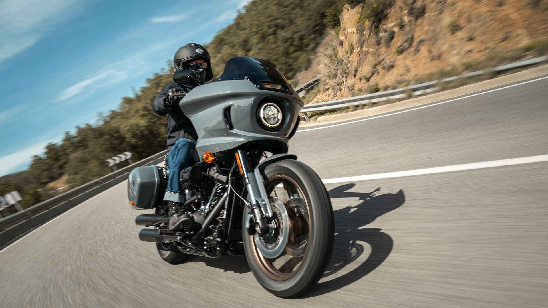 Harley Davidson Low Rider ST Accion