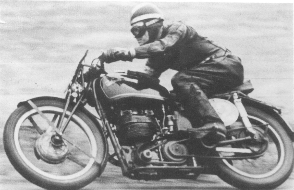 Freddie Frith en la Velocette de 1949. Fuente: Maurice Büla Collection © FIM