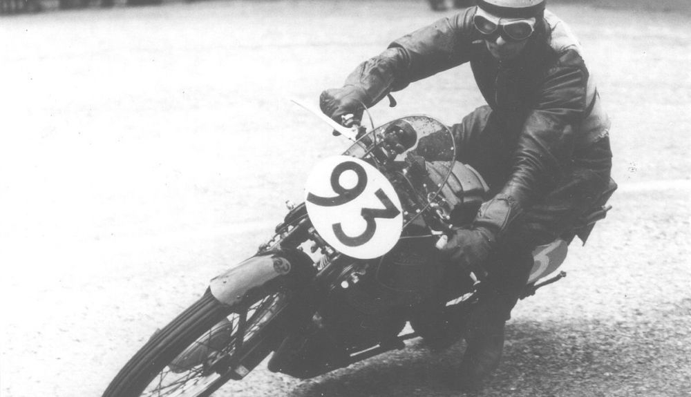 Bob Foster en la Velocette de 1950. Fuente: Maurice Büla Collection © FIM Bob Foster en la Velocette de 1950. Fuente: Maurice Büla Collection © FIM