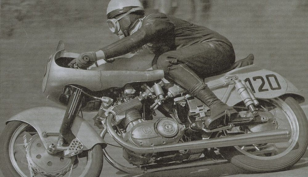 Werner Haas en la NSU de 250 cc en 1954. Fuente: Maurice Büla Collection © FIM Werner Haas en la NSU de 250 cc en 1954. Fuente: Maurice Büla Collection © FIM