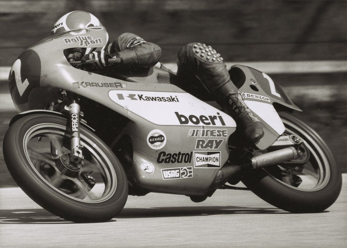Anton Mang con la Kawasaki de 350 cc en 1981. Fuente: Maurice Büla  © FIM