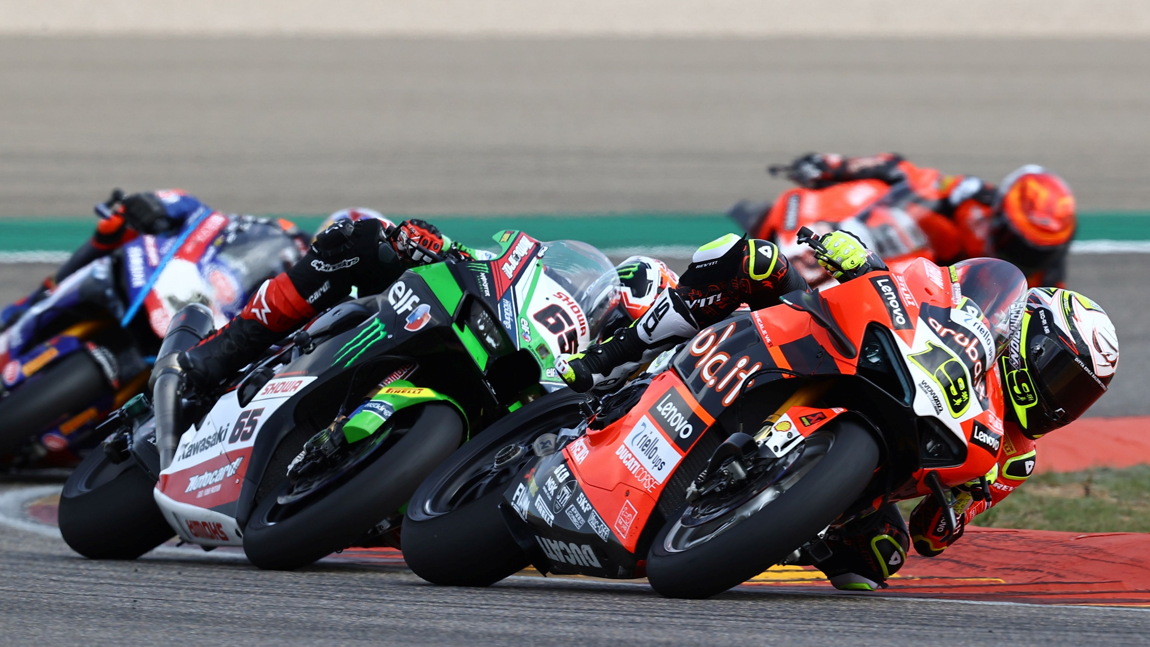 Álvaro Bautista seguido por Jonathan Rea, Toprak Razgatioglu y Michael Rinaldi