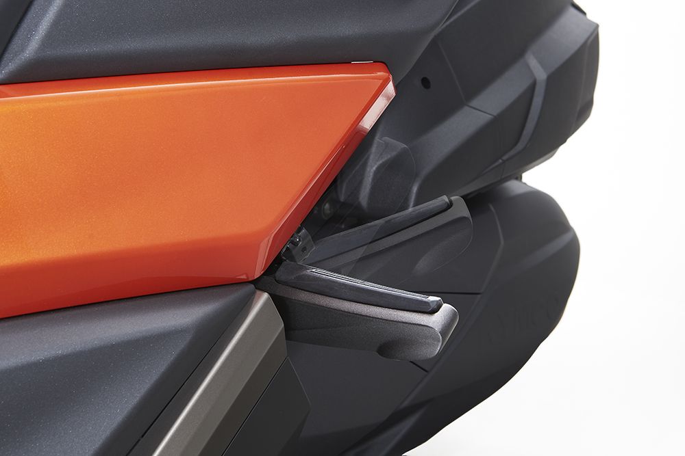 Kymco DTX 125 350 detalle naranja 4