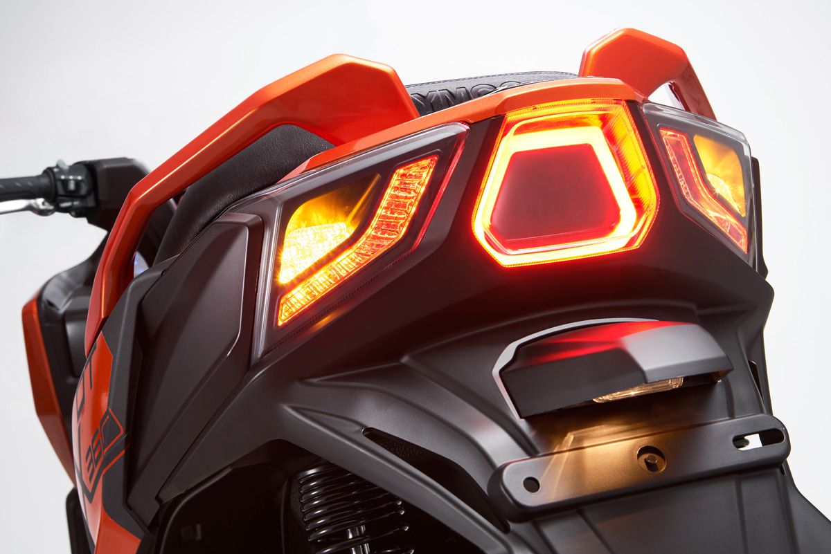 Kymco DTX 125 350 detalle naranja 10