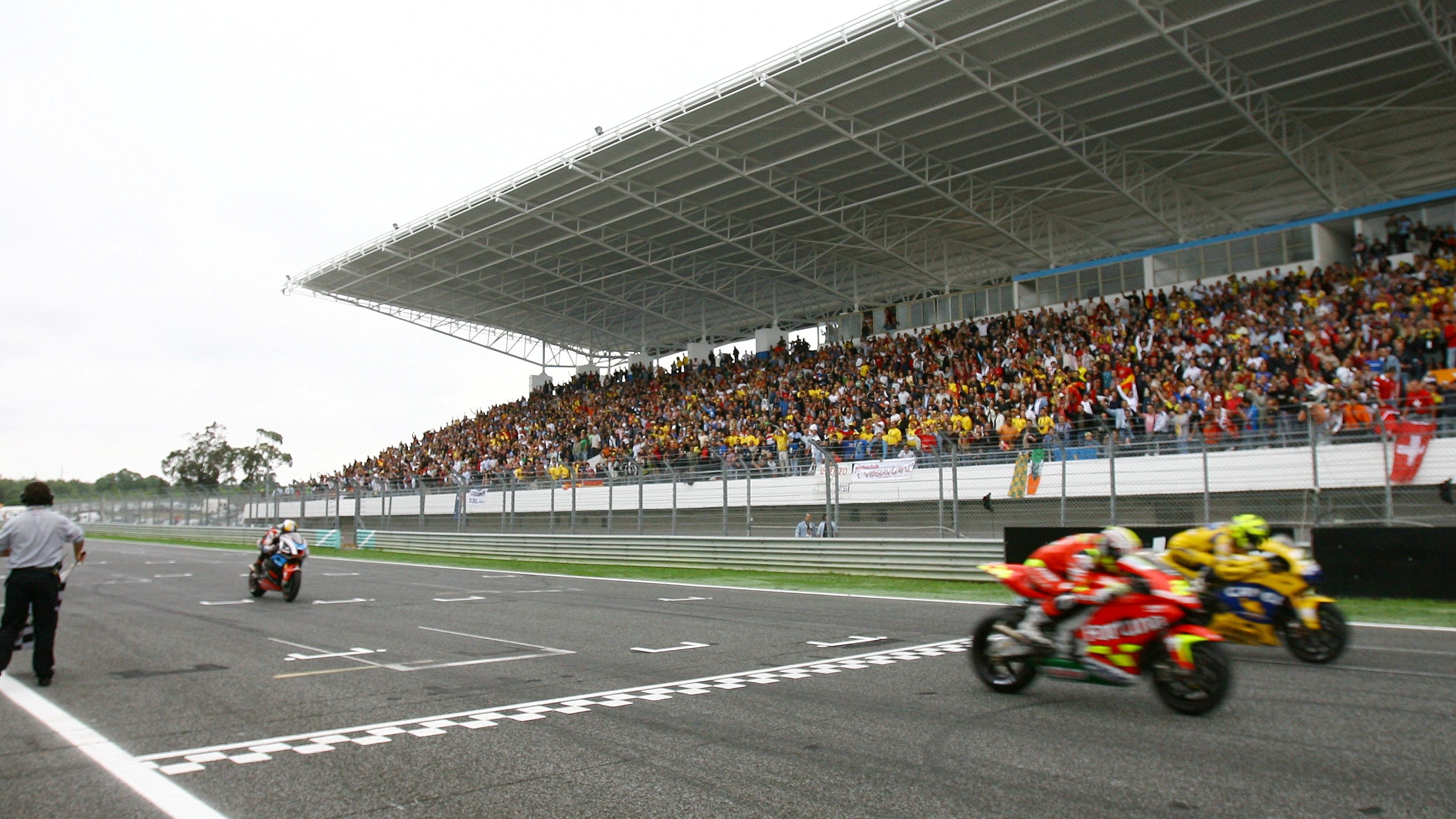 Toni Elías logró su única victoria en MotoGP en Estoril 2006 por dos milésimas ante Valentino Rossi