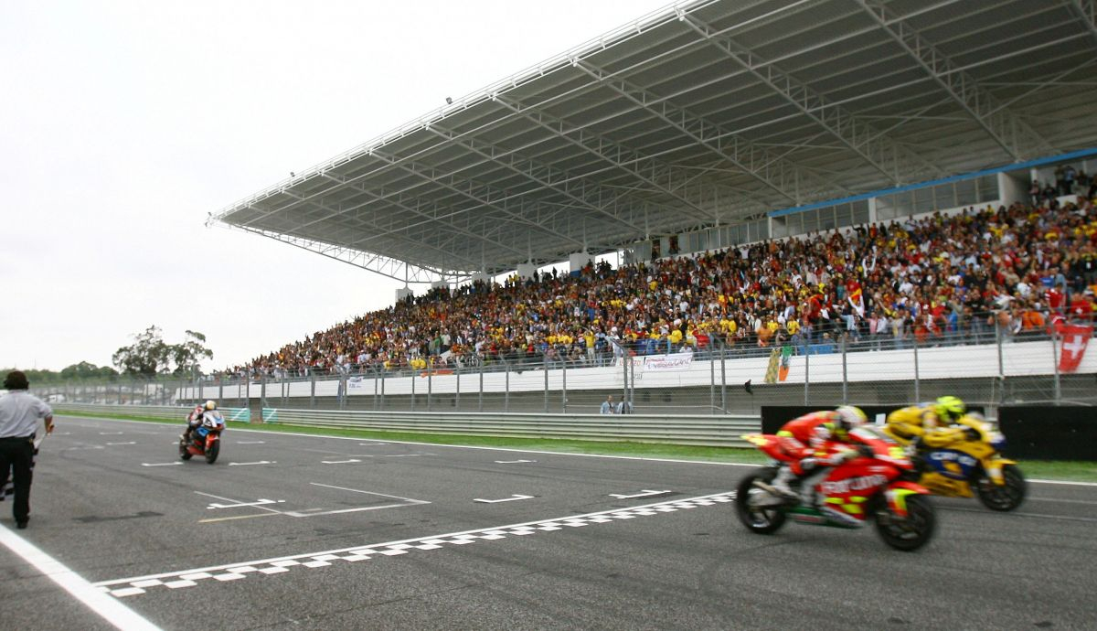 Toni Elías logró su única victoria en MotoGP en Estoril 2006 por dos milésimas ante Valentino Rossi