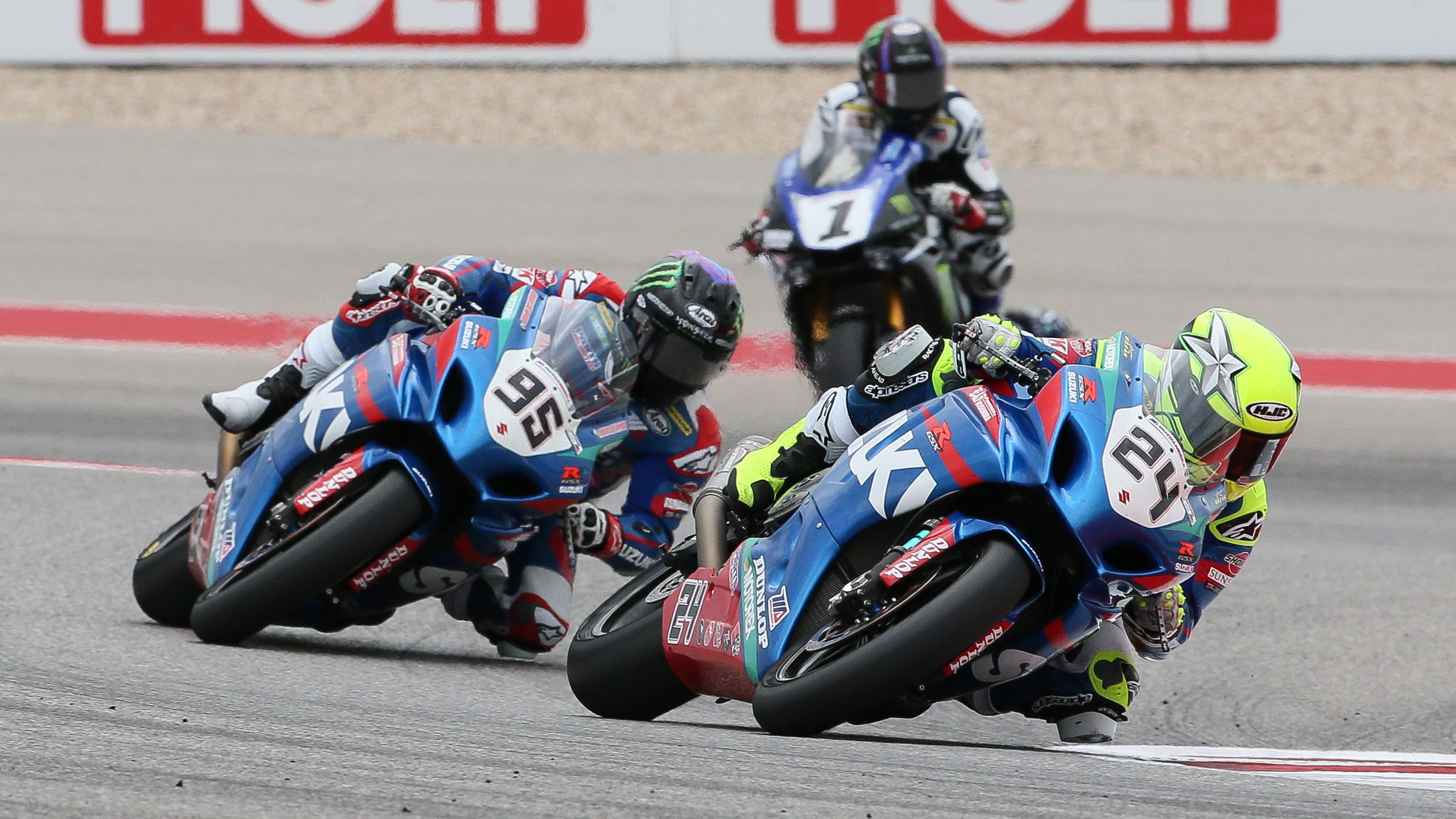 Toni Elías seguido por Roger Hayden y Cameron Beaubier en su debut en MotoAmerica en 2016