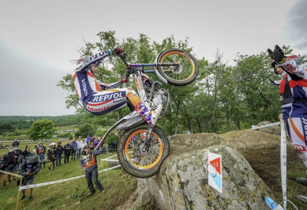 Toni Bou en plena acción en el mundial de Trial / Credit: TrialGP/Pep Segales © FIM