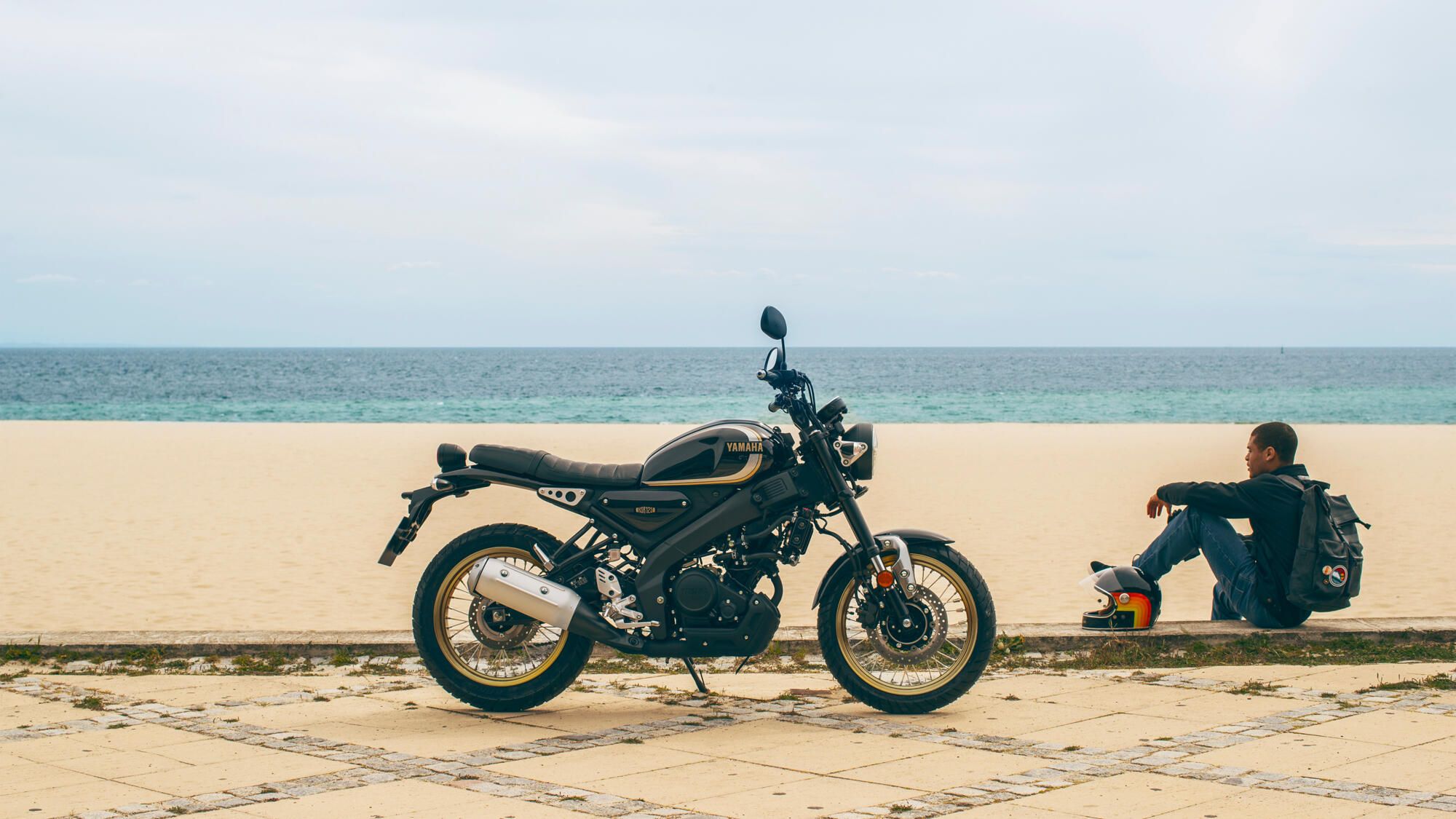 2023 Yamaha XS125SV EU Historic Black Static 003 03