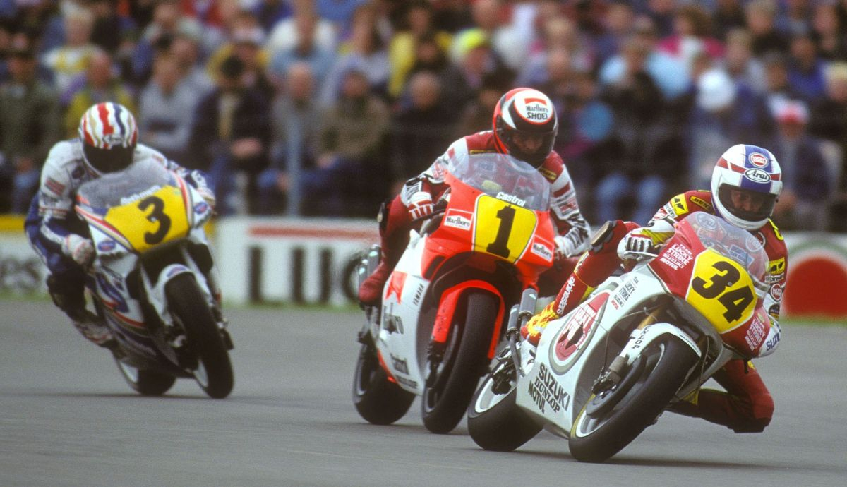 Kevin Schwantz seguido por Wayne Rainey y Mick Doohan Kevin Schwantz seguido por Wayne Rainey y Mick Doohan