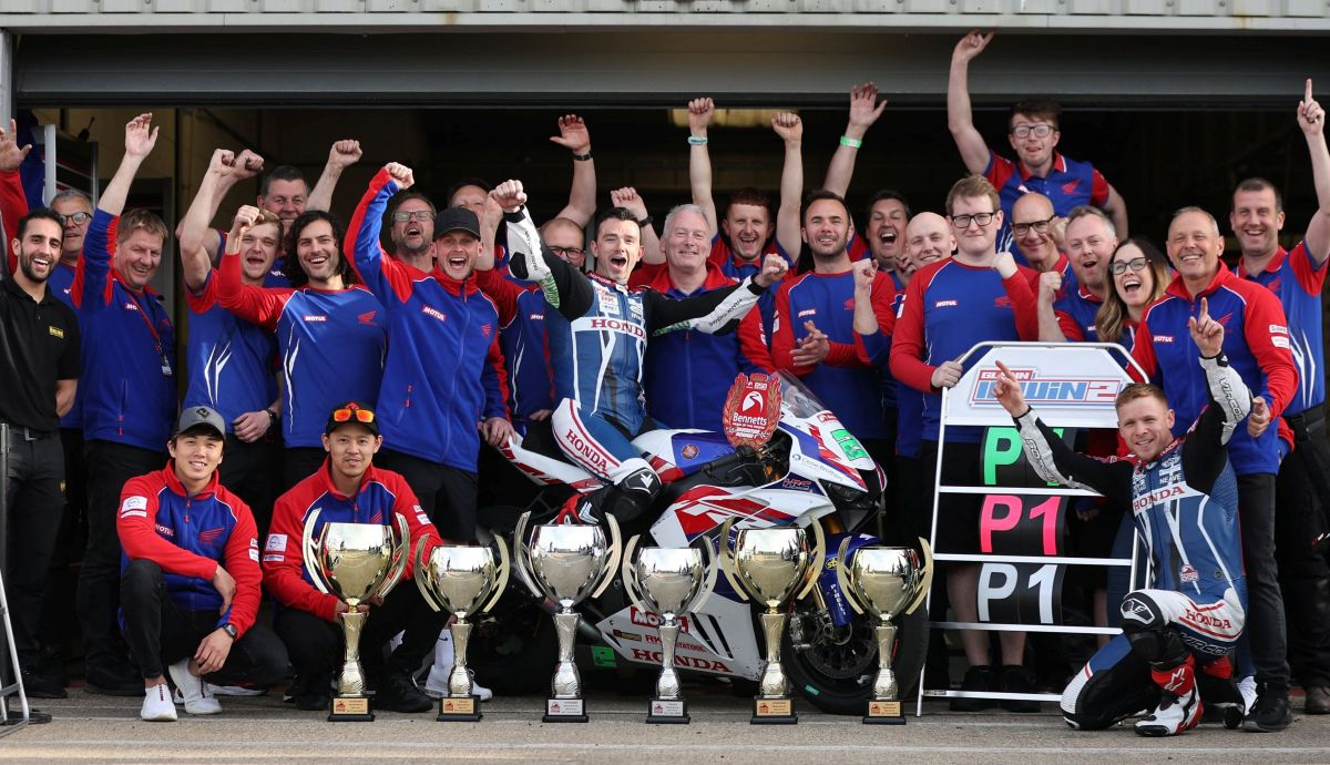 El Honda Racing UK celebra el triplete de victorias de Glenn Irwin en Silverstone El Honda Racing UK celebra el triplete de victorias de Glenn Irwin en Silverstone