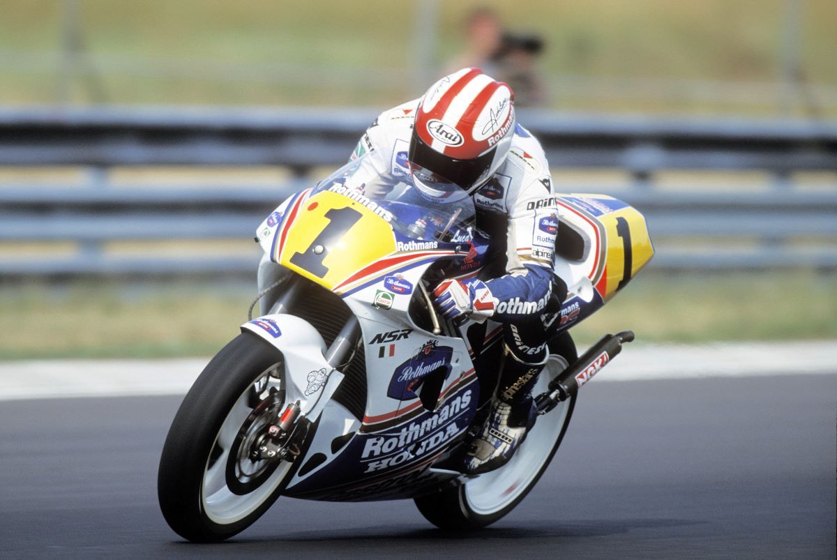 Luca Cadalora en 1992 en 250 cc. Fuente: Gold & Goose