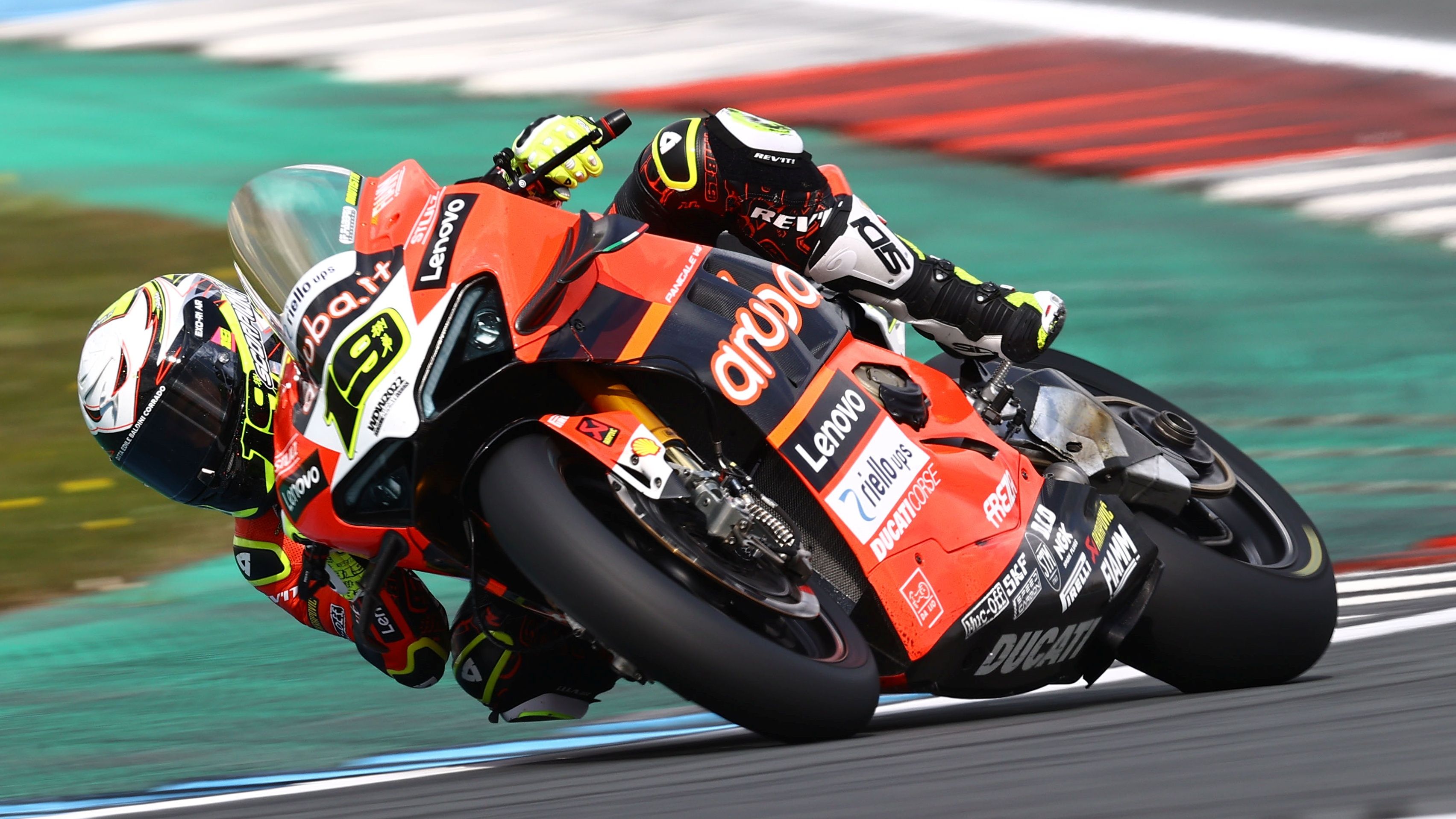 Álvaro Bautista se ha hecho con la victoria en Assen y es líder de SBK