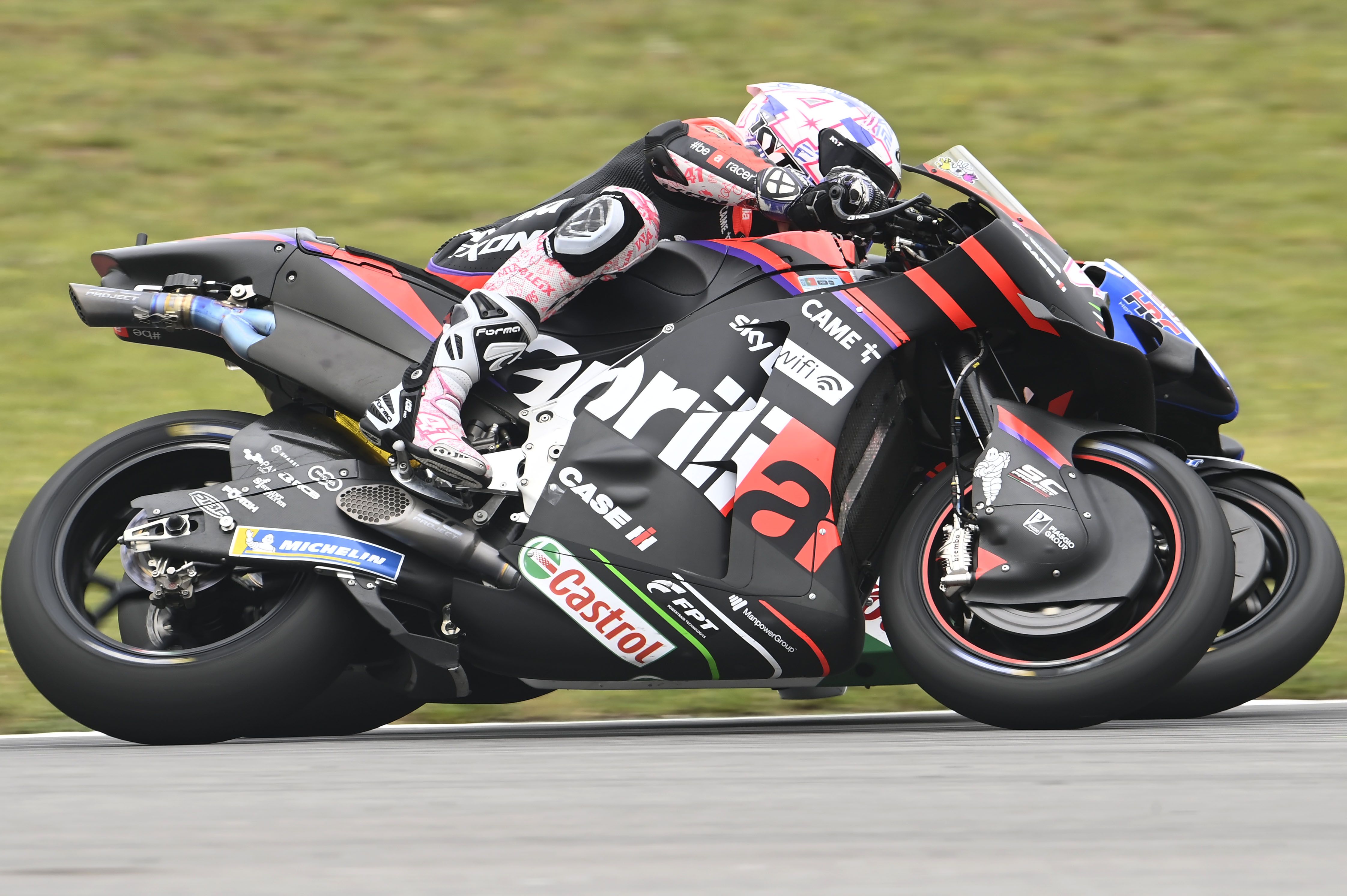 Álex Márquez supera por el interior a Aleix Espargaró, MotoGP Portugal 2022