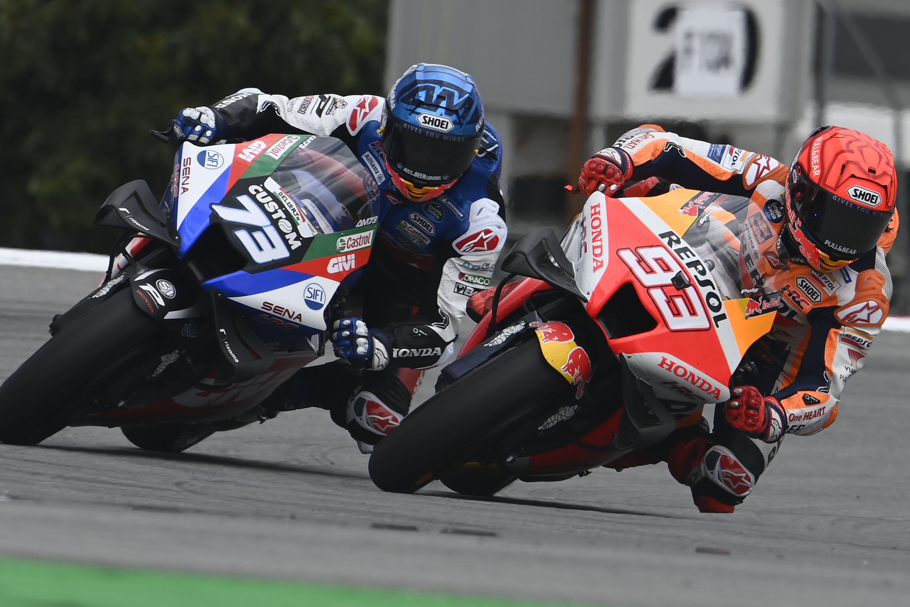 Marc Márquez luchando con Álex Márquez, MotoGP Portugal 2022