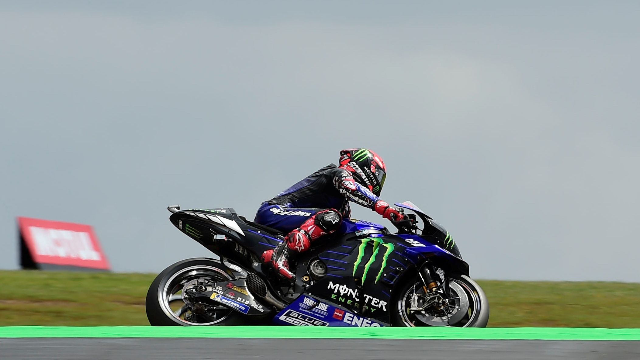 Fabio Quartararo arrasó en el sol Portimao para acabar su sequía y la de Yamaha