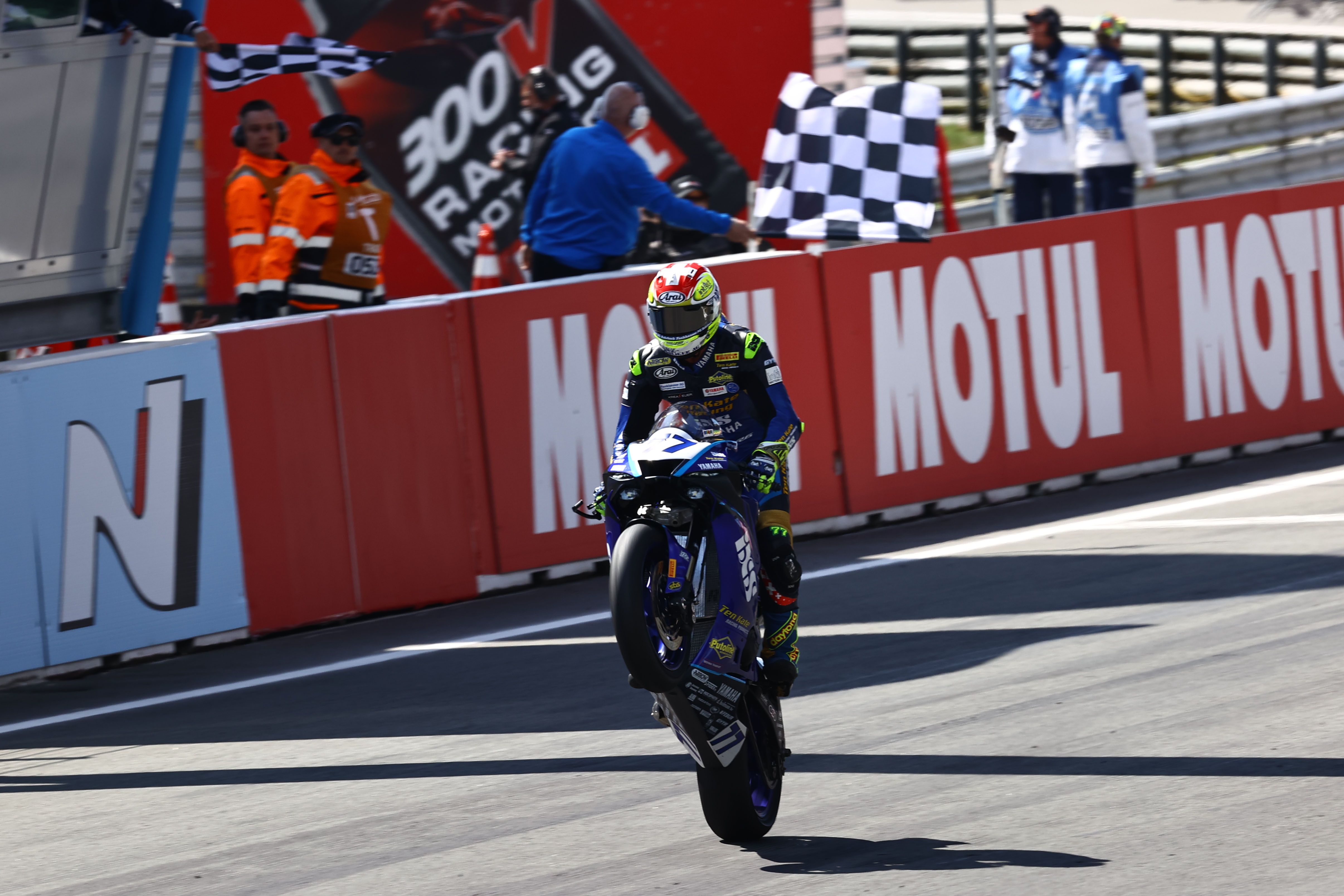 Dominique Aegerter celebra su victoria, WSS Assen 2022