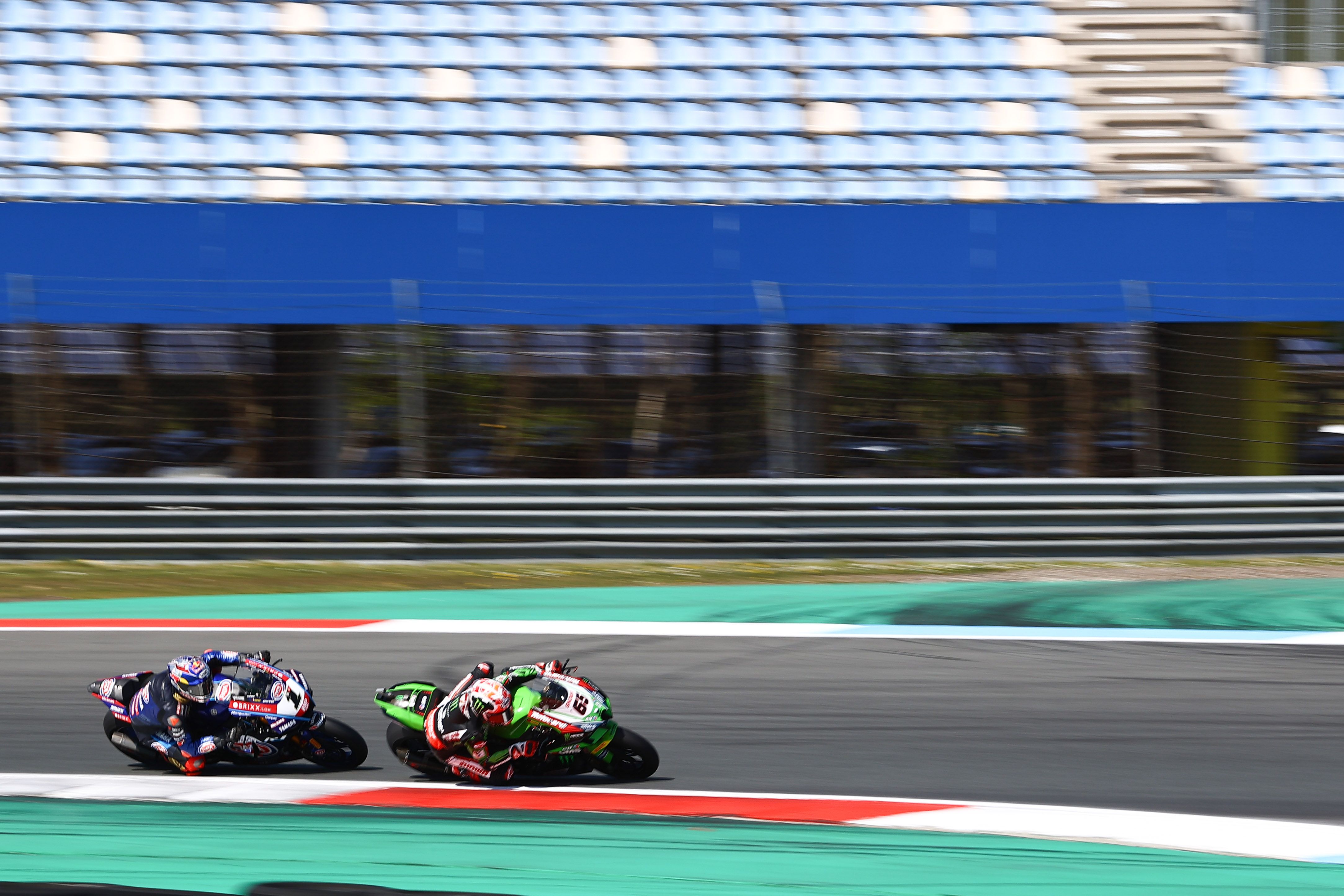 Jonathan Rea con Toprak Razgatlioglu totalmente pegado, WSBK Assen 2022