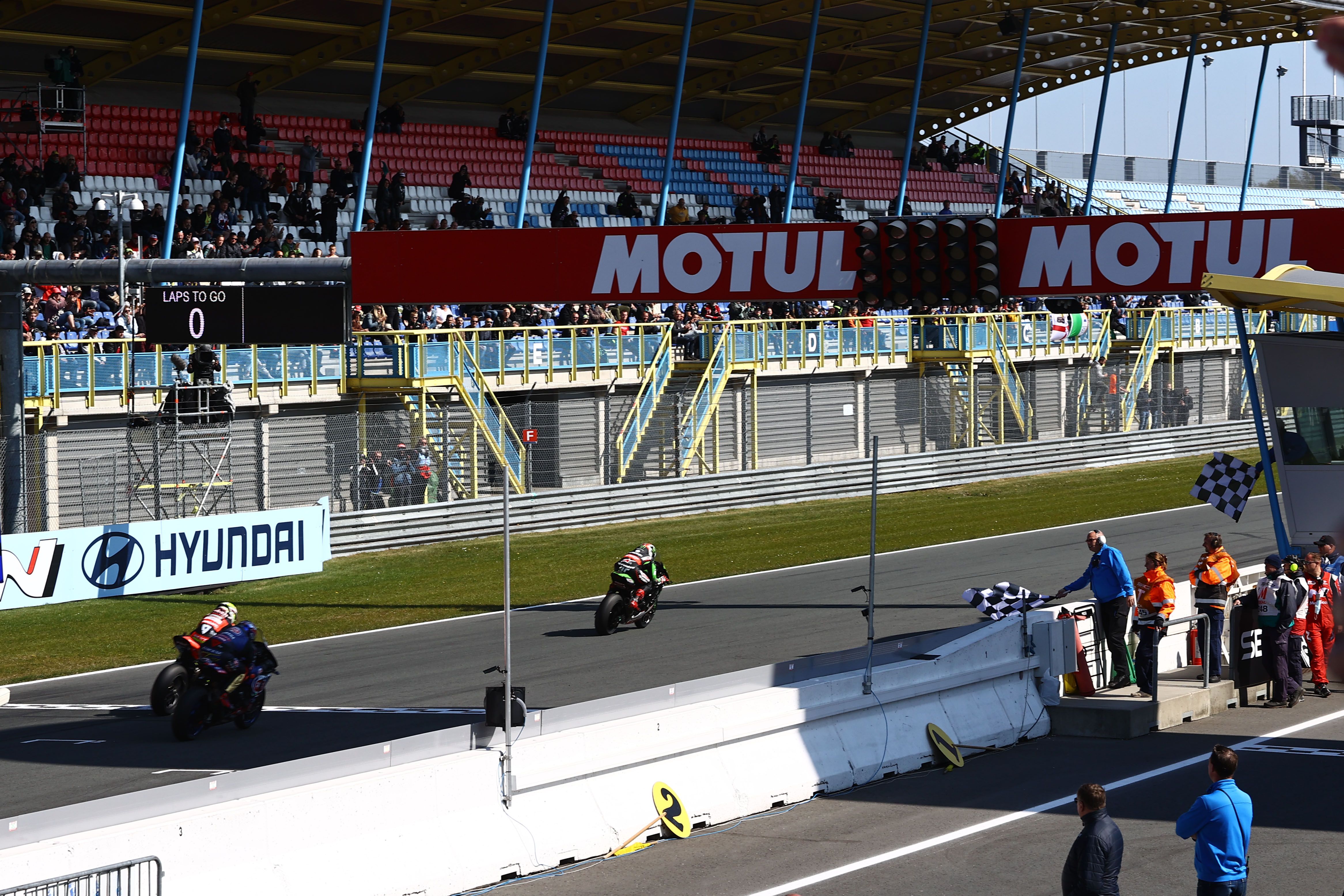 Jonathan Rea gana ante Álvaro Bautista y Toprak Razgatlioglu, WSBK Assen 2022