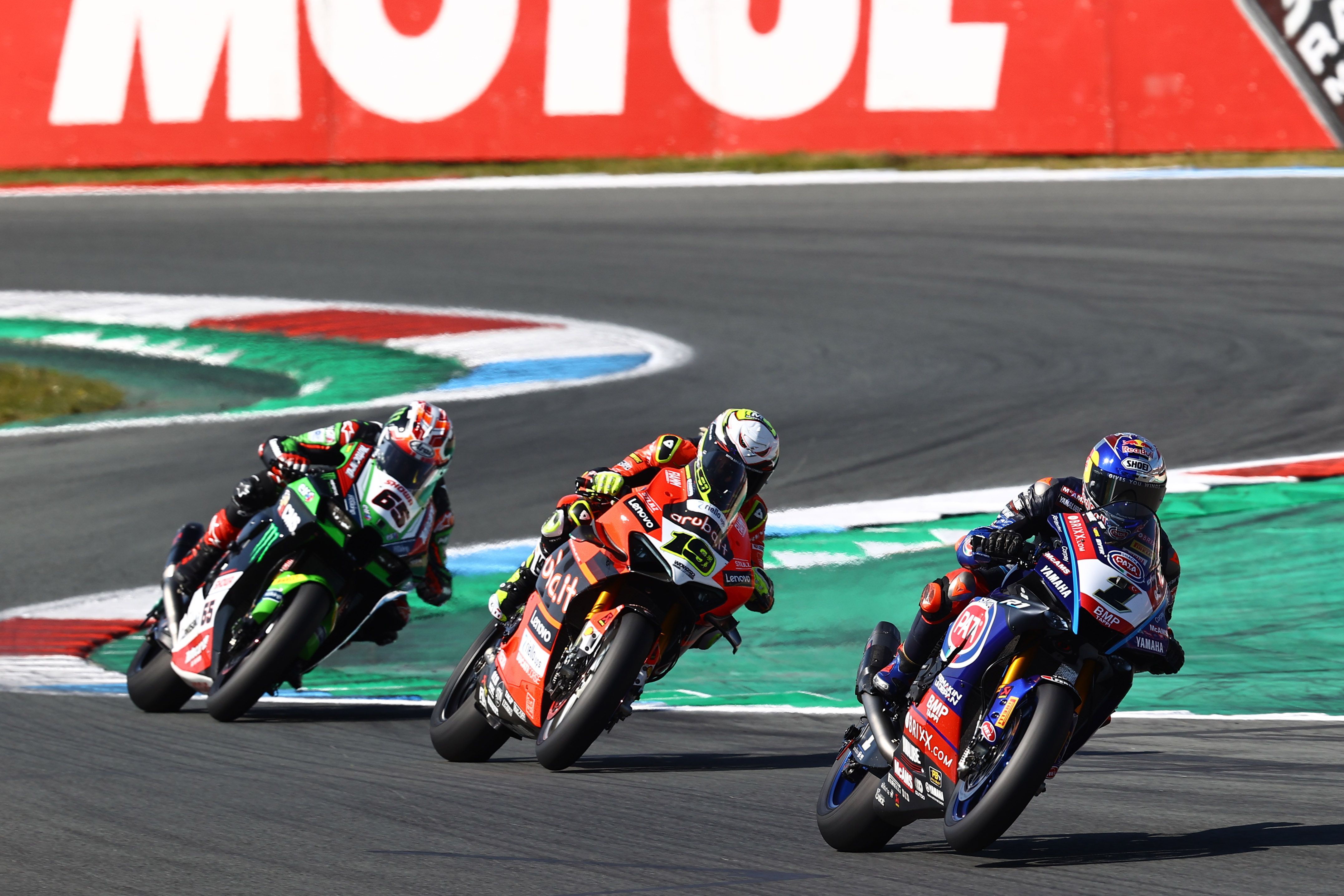Toprak Razgatlioglu comanda ante Álvaro Bautista y Jonathan Rea, WSBK Assen 2022