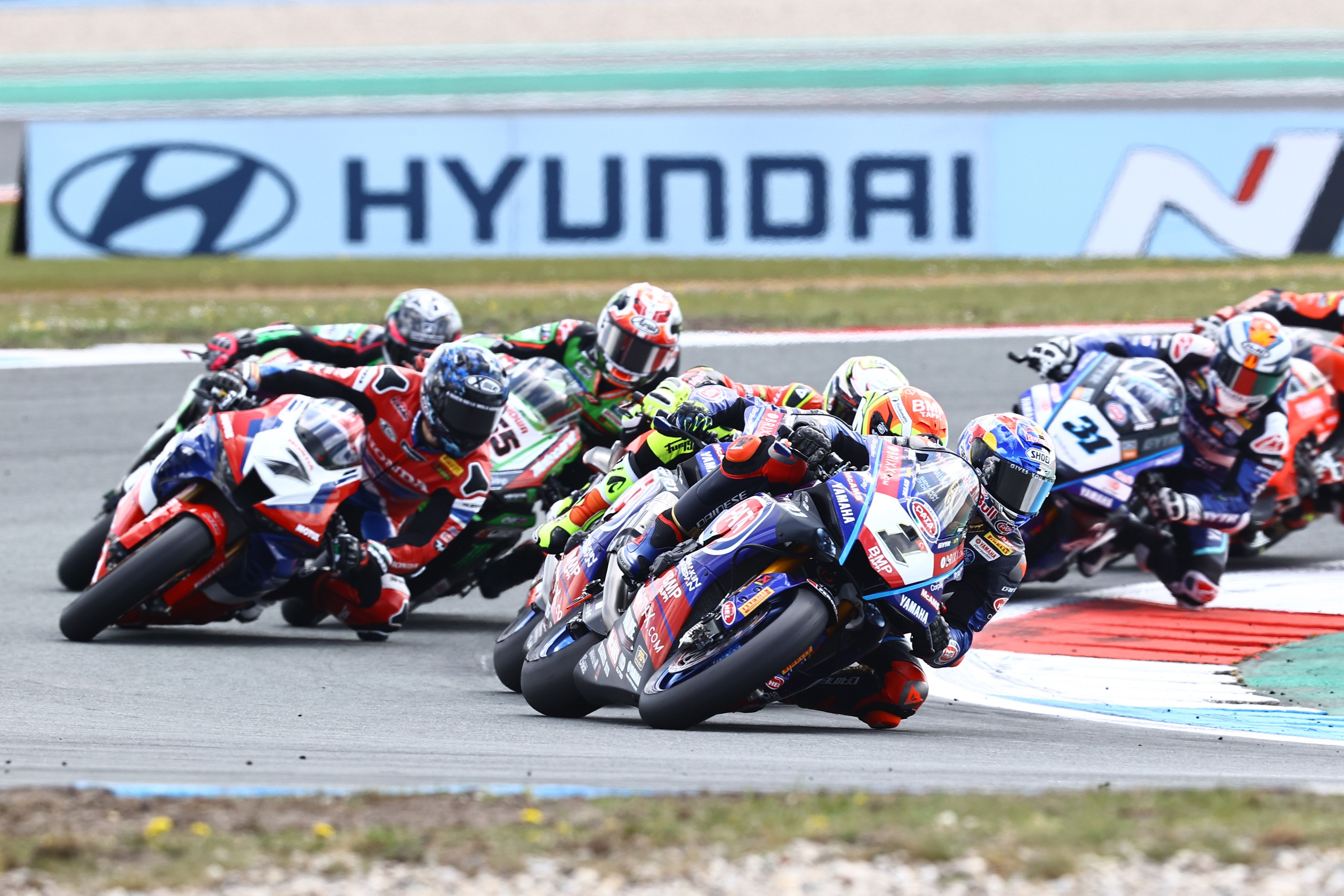 Toprak Razgatlioglu lidera la salida ante Andrea Locatelli, Álvaro Bautista, Iker Lecuona y Jonathan Rea, WSBK Assen 2022