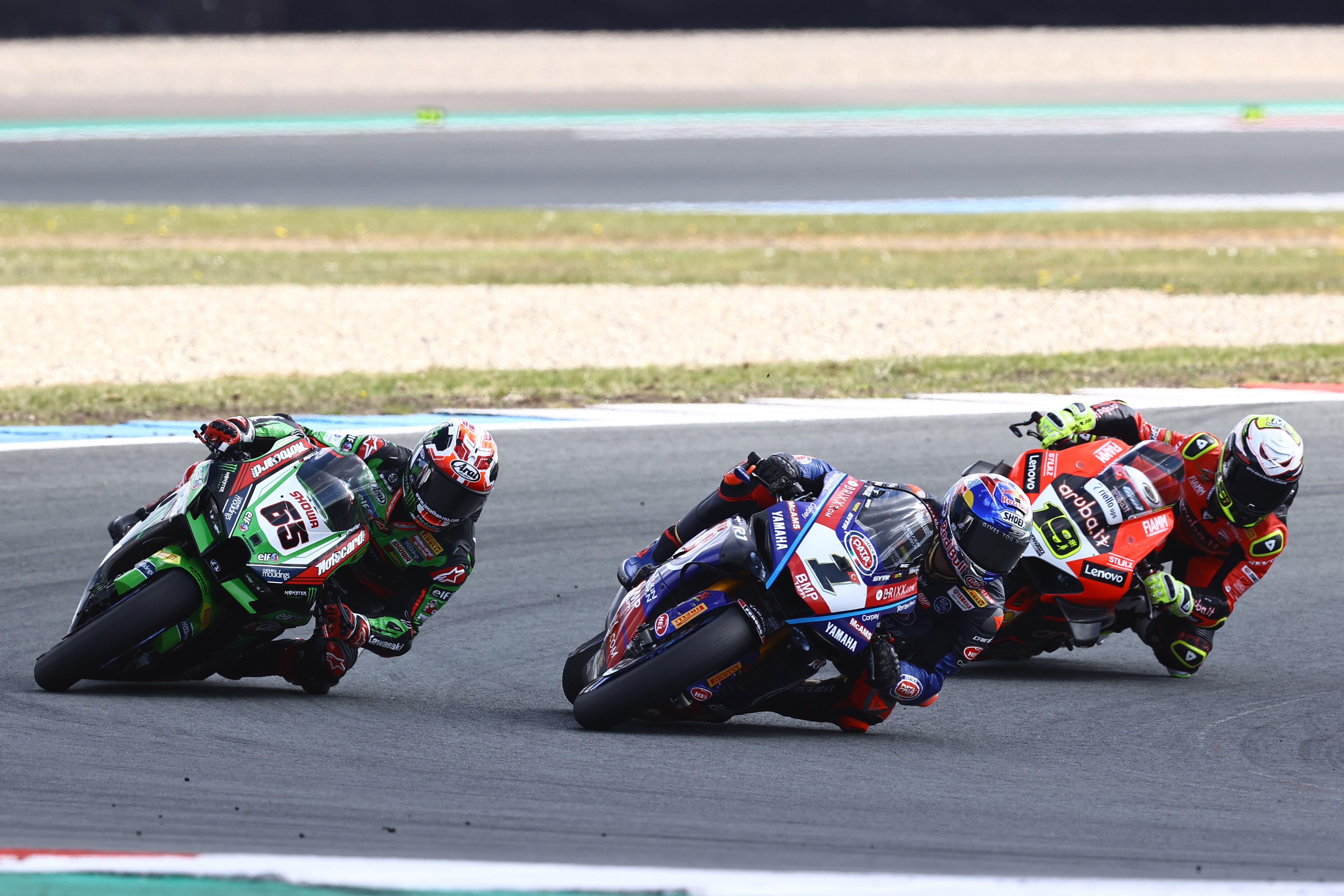 Toprak Razgatlioglu, Jonathan Rea y Álvaro Bautista, WSBK Assen 2022