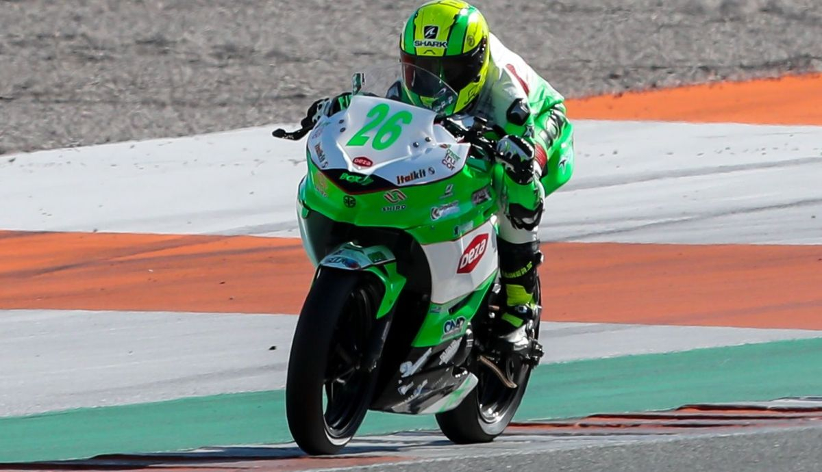 José Manuel Osuna logró el doblete en SBK Junior en Valencia