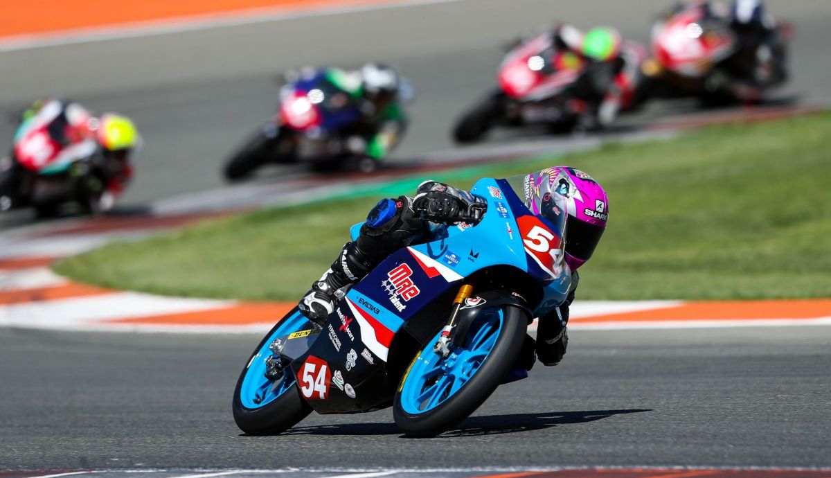 Jesús Ríos lidera PreMoto3 tras lograr el doblete en Valencia Jesús Ríos lidera PreMoto3 tras lograr el doblete en Valencia