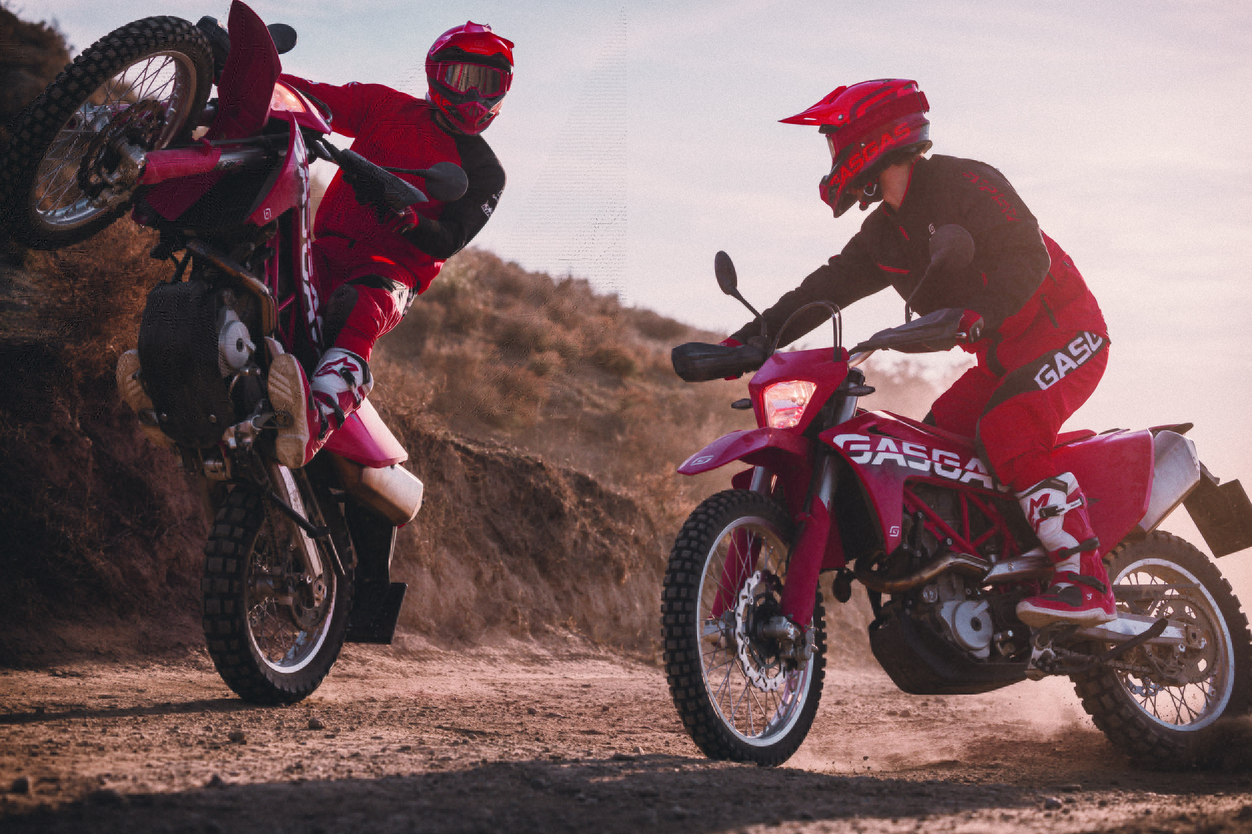 GASGAS ES / SM 700. Llegan los primeros modelos trail y supermoto de la marca