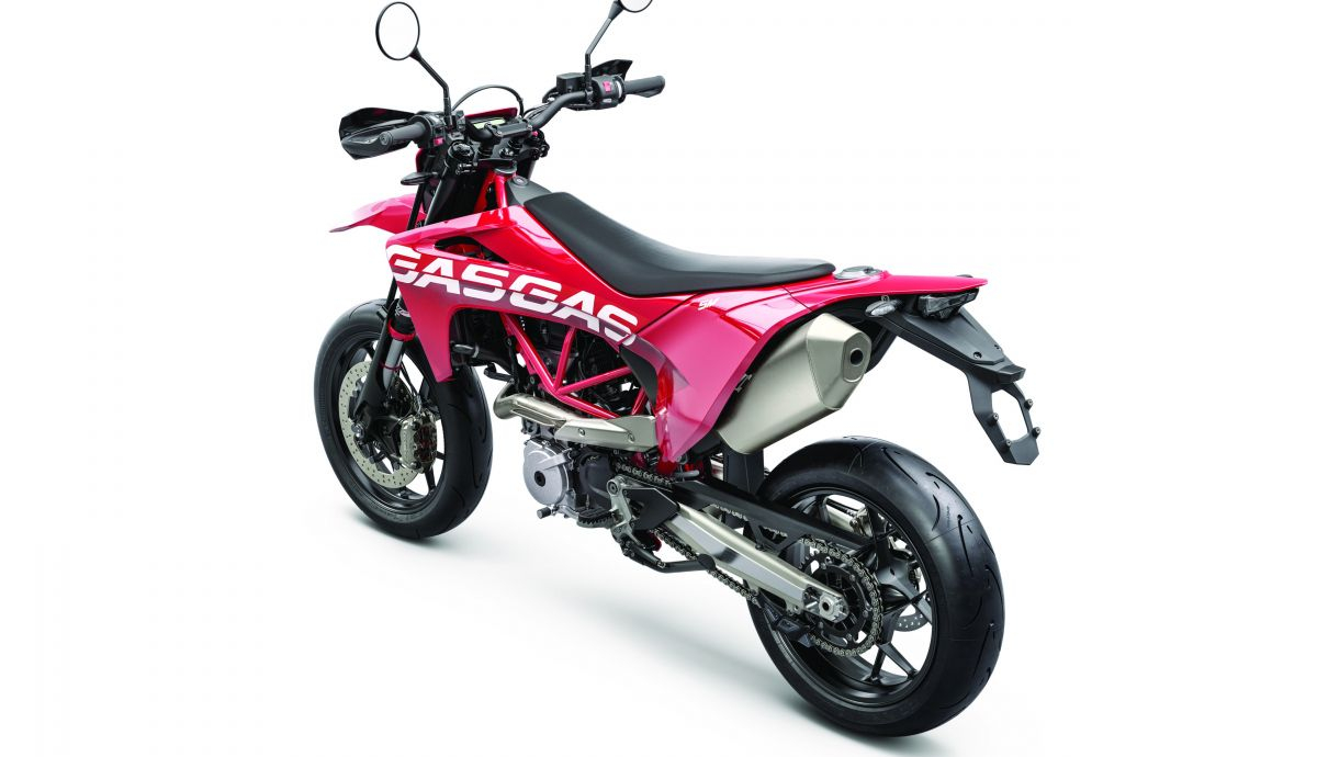 30308 Supermoto SM 700 2022 Studio 30308 Supermoto SM 700 2022 Studio