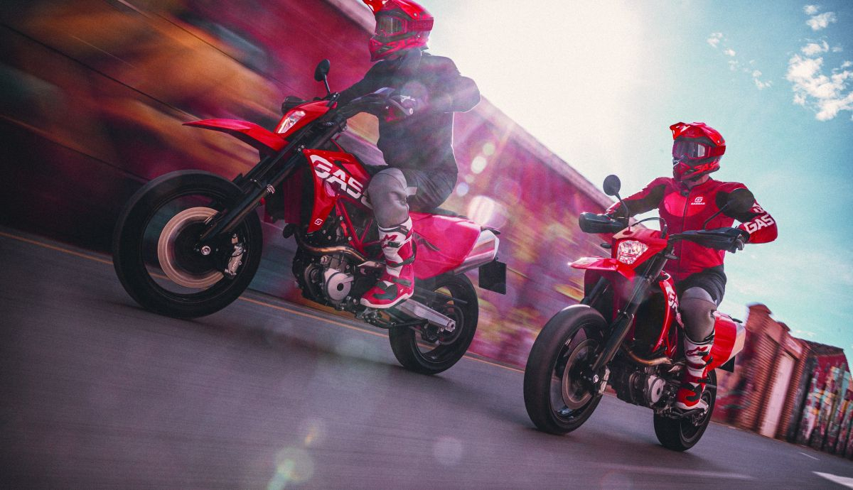 33796 Supermoto SM 700 2022 Action 33796 Supermoto SM 700 2022 Action