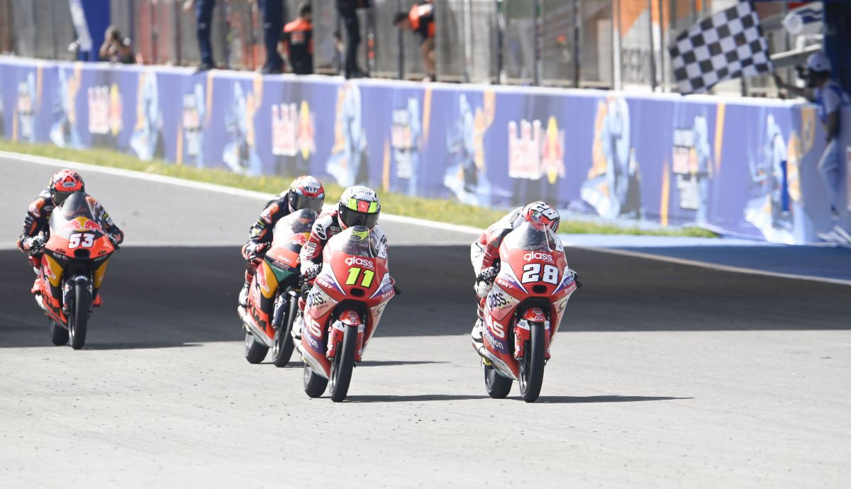 Izan Guevara se impone a Sergio García, Jaume Masià y Deniz Oncu, Moto3 Jerez 2022 Izan Guevara se impone a Sergio García, Jaume Masià y Deniz Oncu, Moto3 Jerez 2022