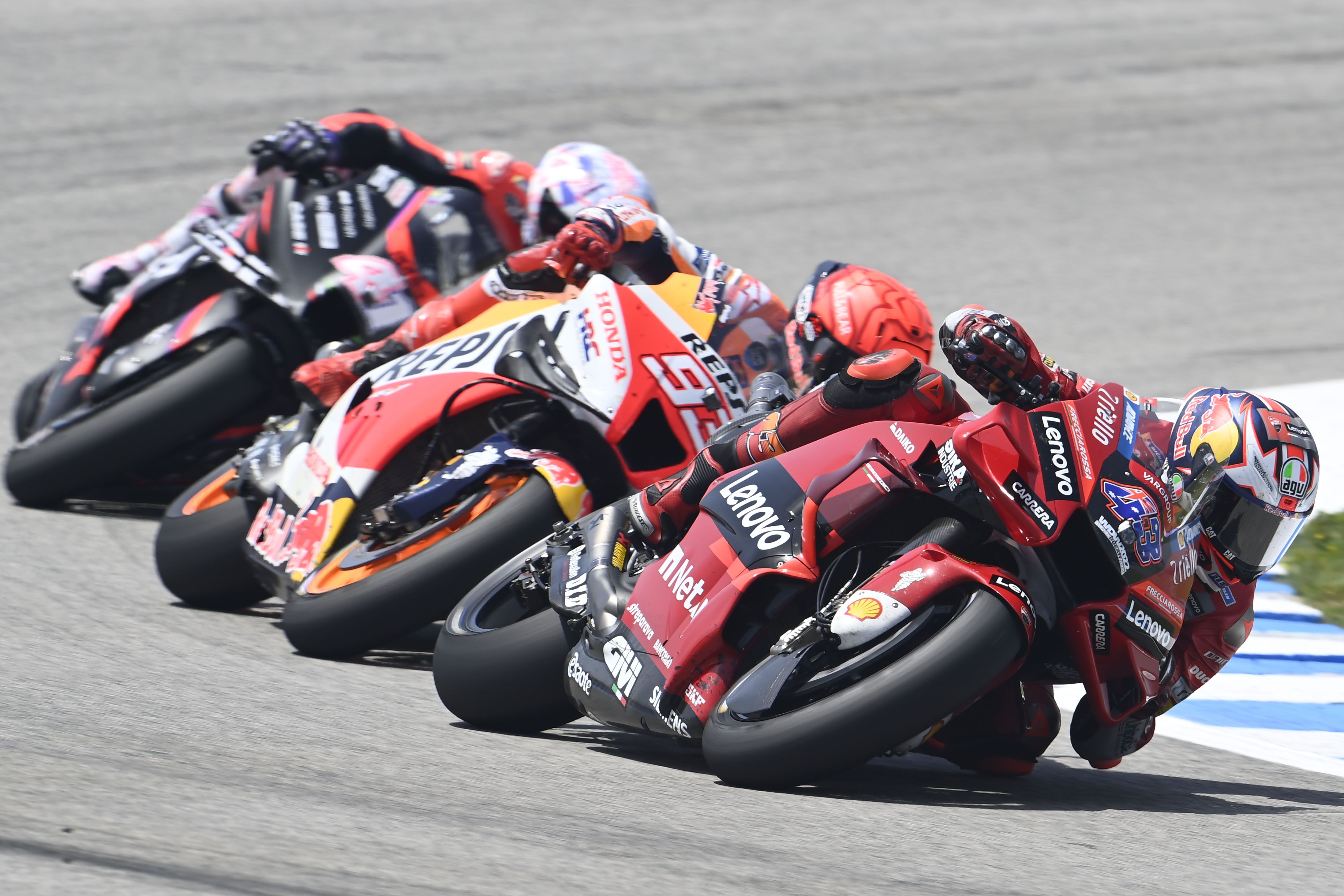 Jack Miller, Marc Márquez y Aleix Espargaró totalmente pegados, MotoGP Jerez 2022