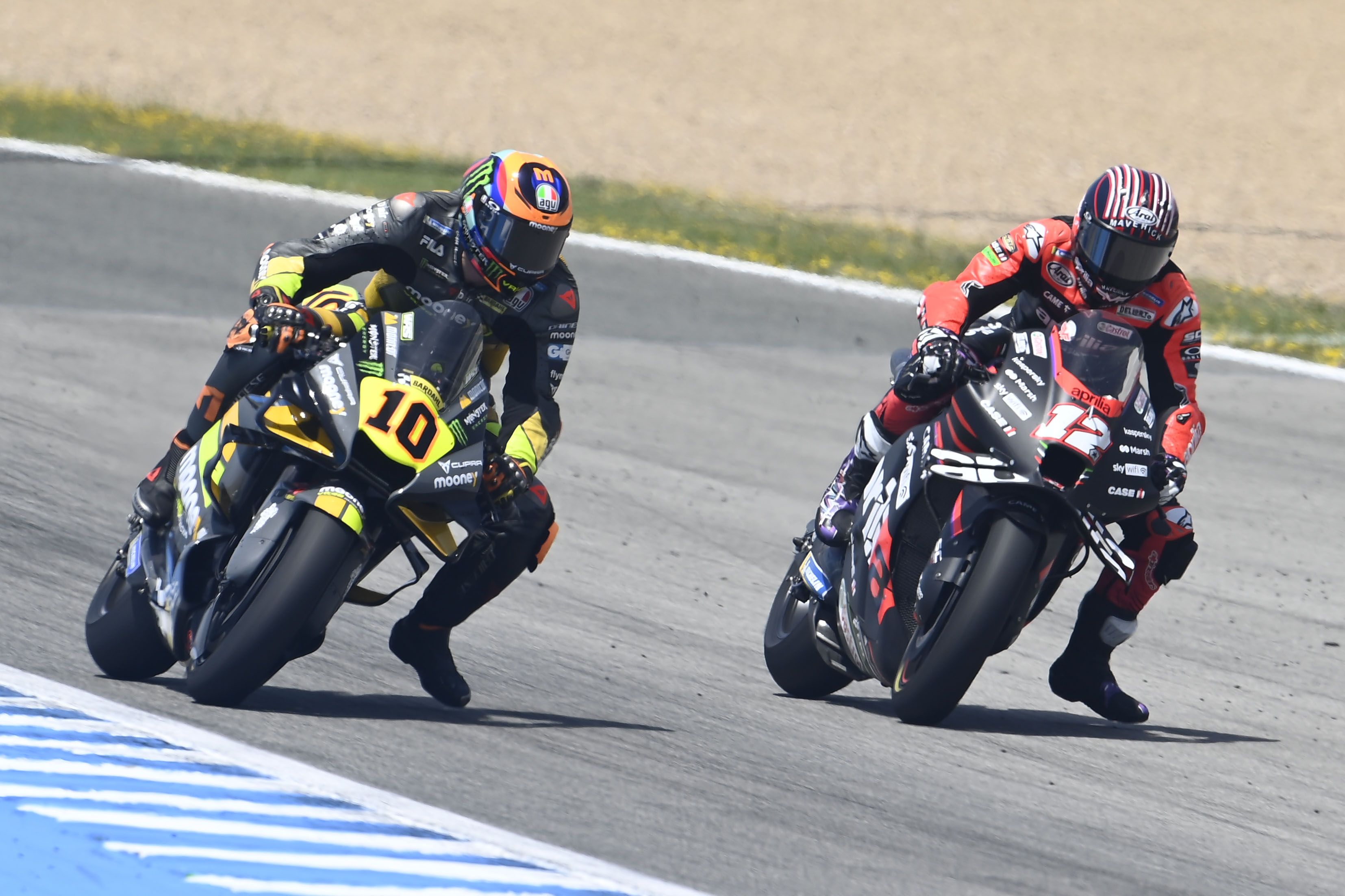 Maverick Viñales supera a Luca Marini, MotoGP Jerez 2022
