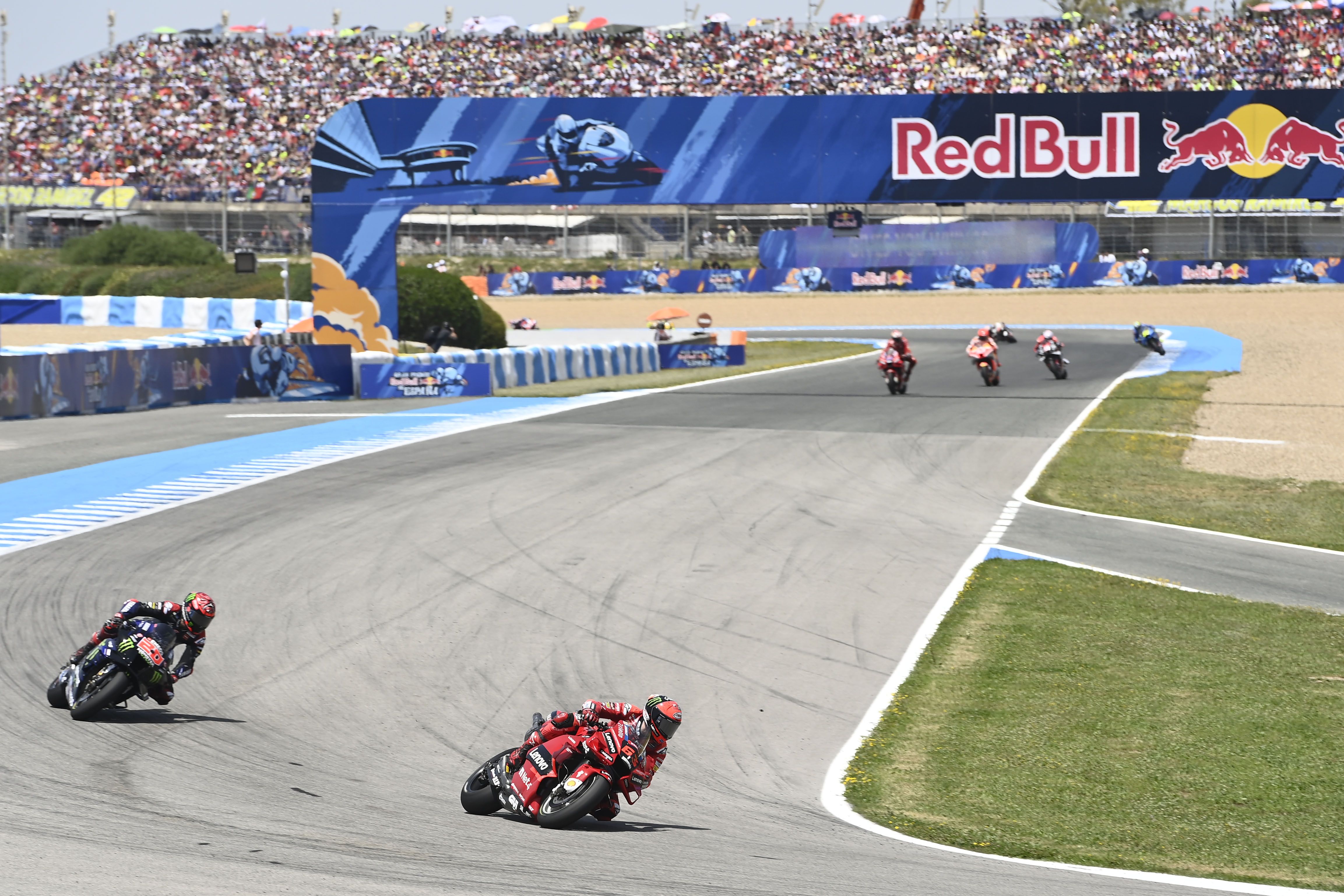 Pecco Bagnaia y Fabio Quartararo se escapan del resto, MotoGP Jerez 2022