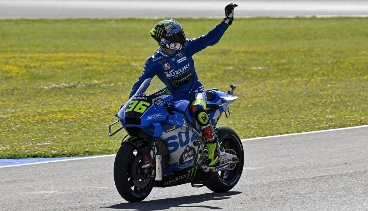 Joan Mir, campeón con Suzuki en 2020, saluda al público en Jerez
