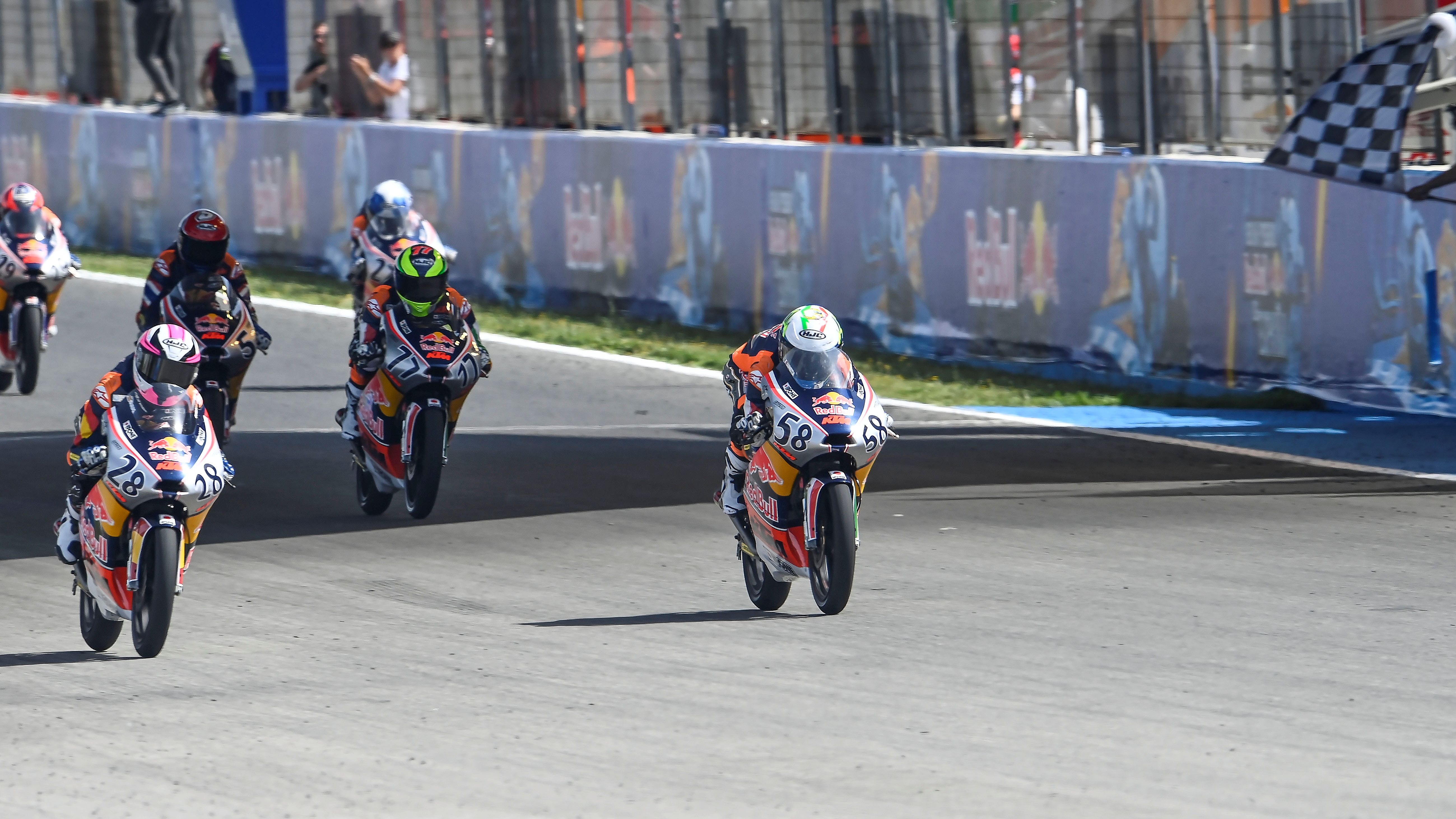 Máximo Quiles se impone a Luca Lunetta en la misma línea de meta en Jerez