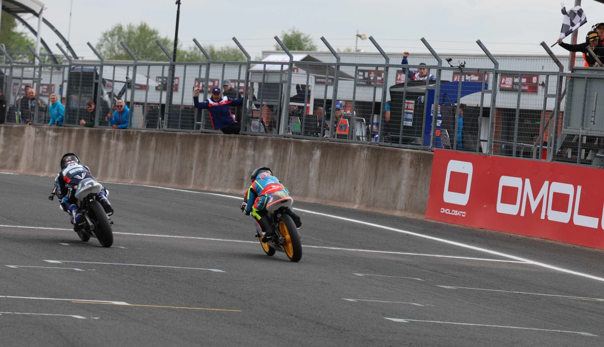 Johnny Garness se impone a Kiyano Veijer por 21 milésimas en Oulton Park Johnny Garness se impone a Kiyano Veijer por 21 milésimas en Oulton Park