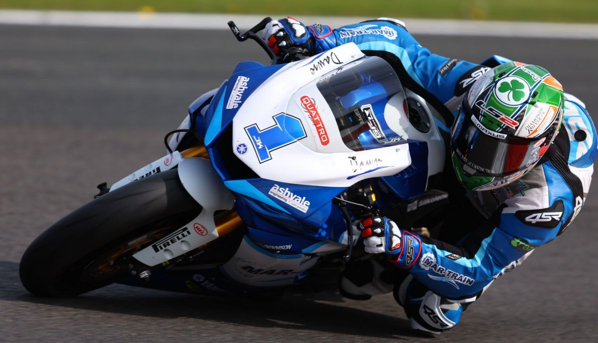 Jack Kennedy firmó el doblete en Oulton y sigue con su pleno de victorias en 2022 Jack Kennedy firmó el doblete en Oulton y sigue con su pleno de victorias en 2022