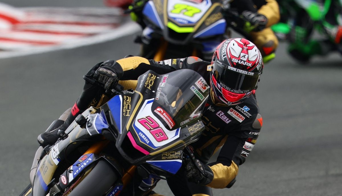Bradley Ray se escapa de su compañero Kyle Ryde Bradley Ray se escapa de su compañero Kyle Ryde