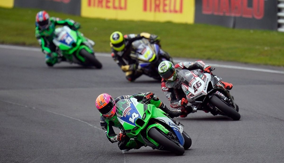 Lee Jackson seguido por Tommy Bridewell, Kyle Ryde y Rory Skinner Lee Jackson seguido por Tommy Bridewell, Kyle Ryde y Rory Skinner