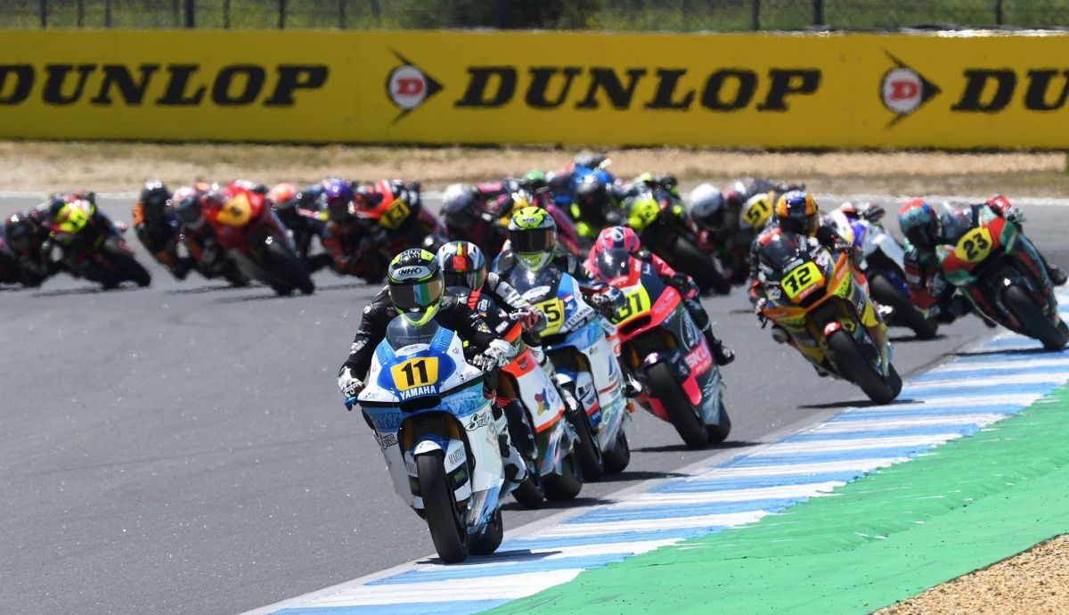Álex Escrig comanda la carrera en la arrancada Álex Escrig comanda la carrera en la arrancada