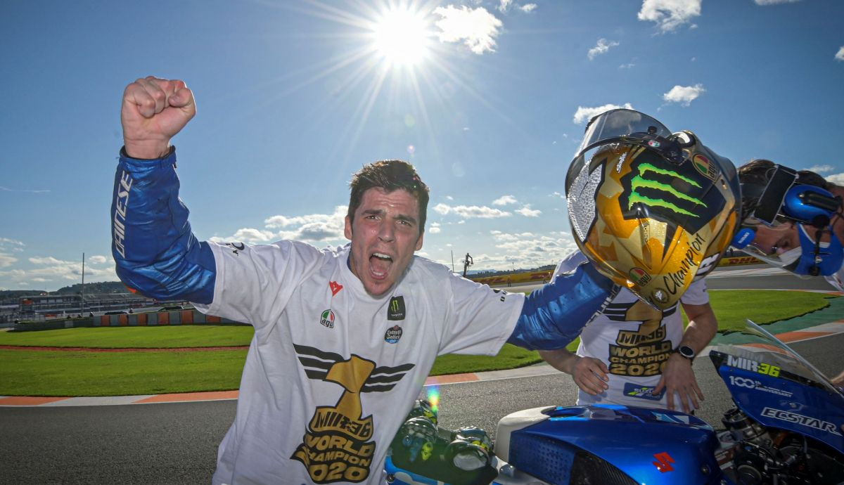 Joan Mir festeja su título de campeón del mundo de 2020 en Valencia Joan Mir festeja su título de campeón del mundo de 2020 en Valencia